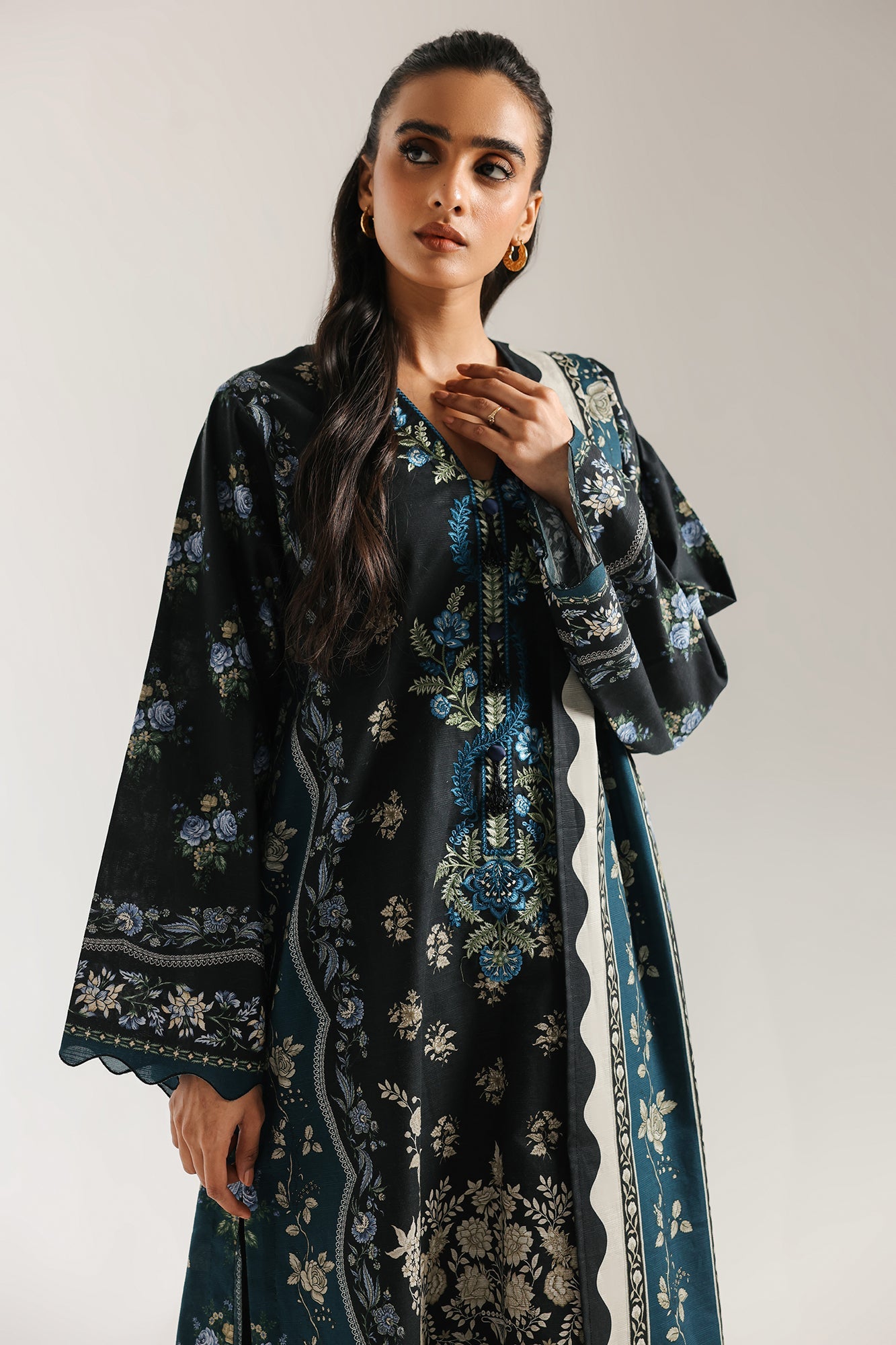 EMBROIDERED SUIT (E0741/203/902)