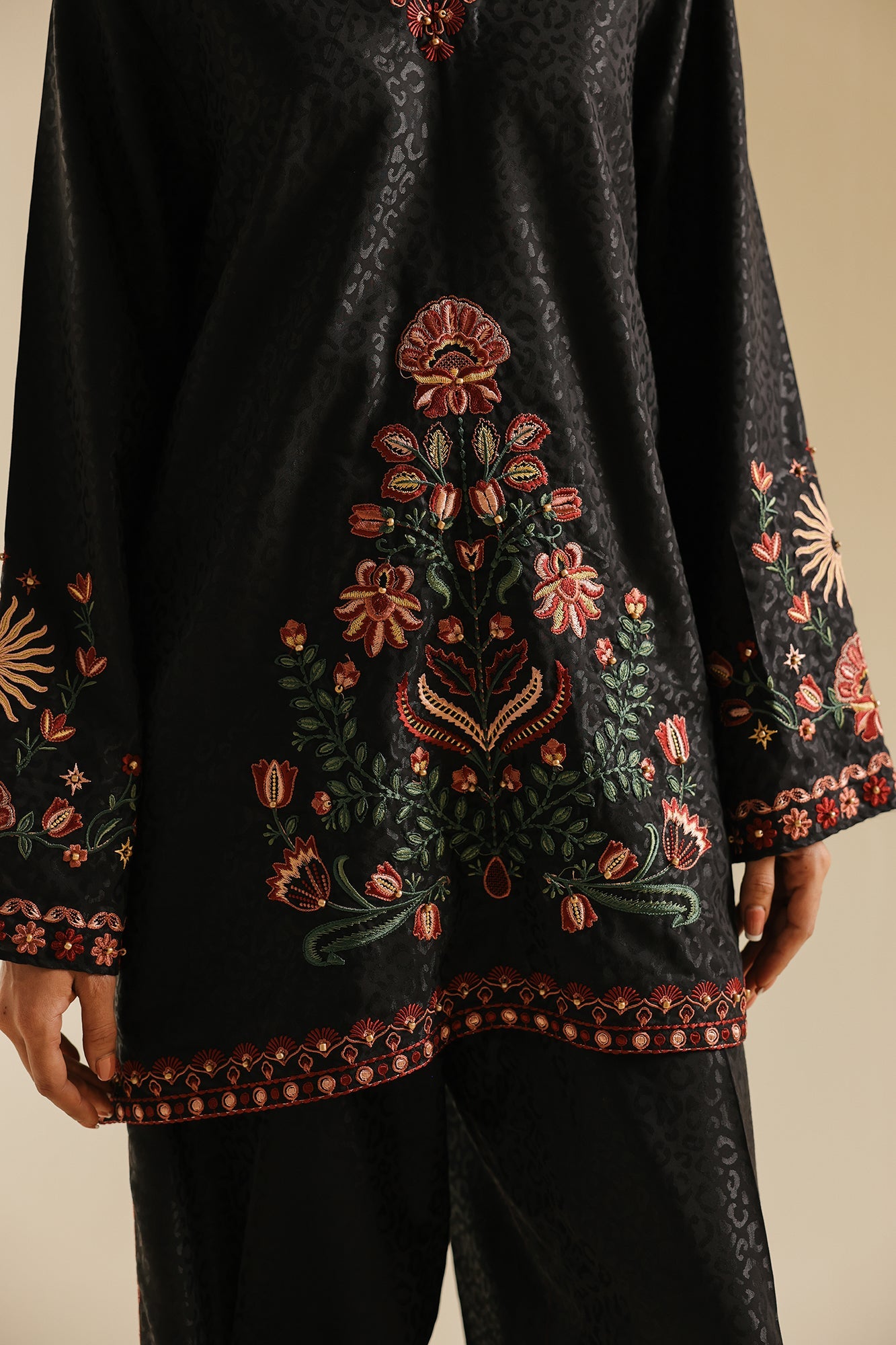 EMBROIDERED SUIT (E0742/119/902)