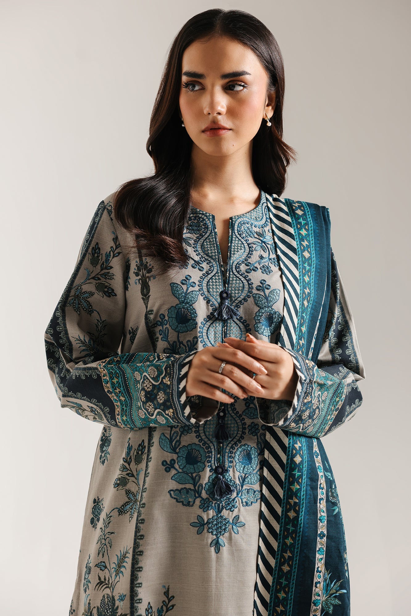 EMBROIDERED SUIT (E0742/203/909)