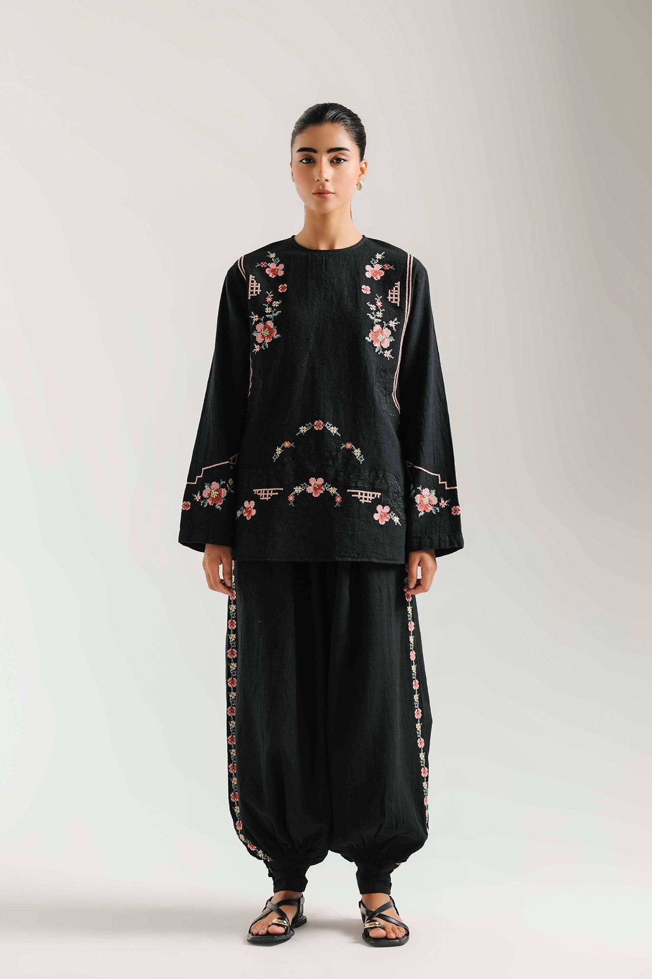 EMBROIDERED SUIT (E0753/106/902)