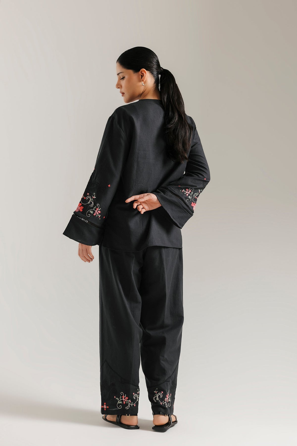 EMBROIDERED SUIT (E0798/106/901)