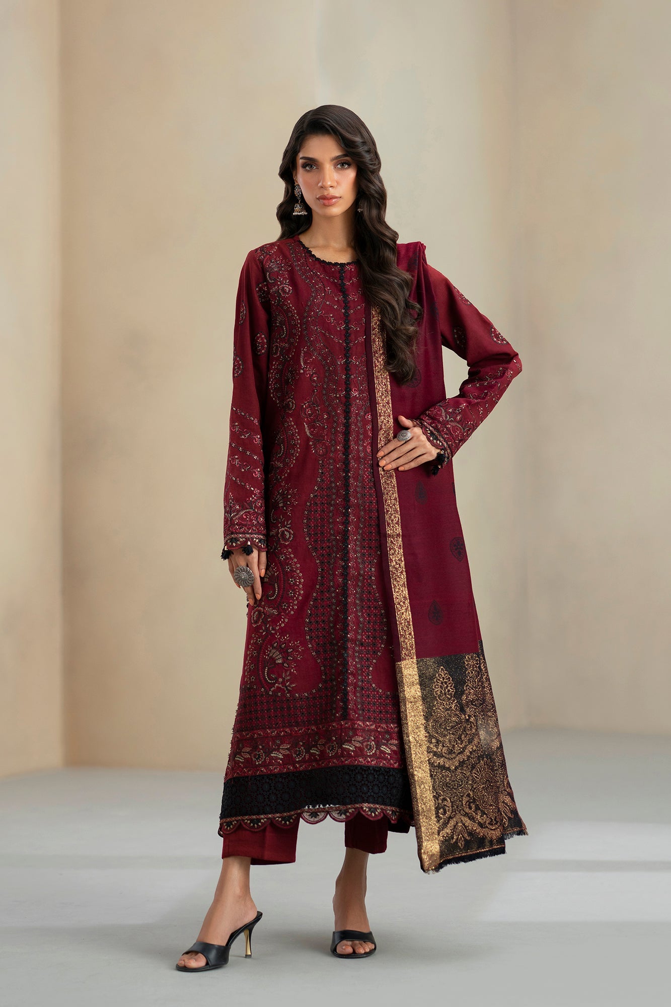 EMBROIDERED SUIT (E0804/203/302)