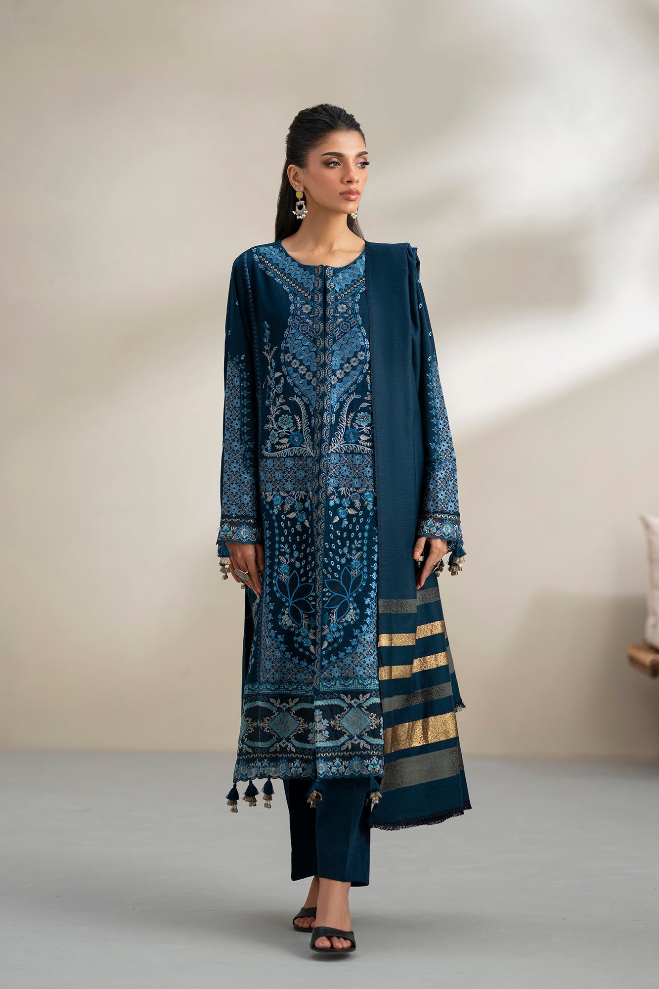 EMBROIDERED SUIT (E0806/203/602)