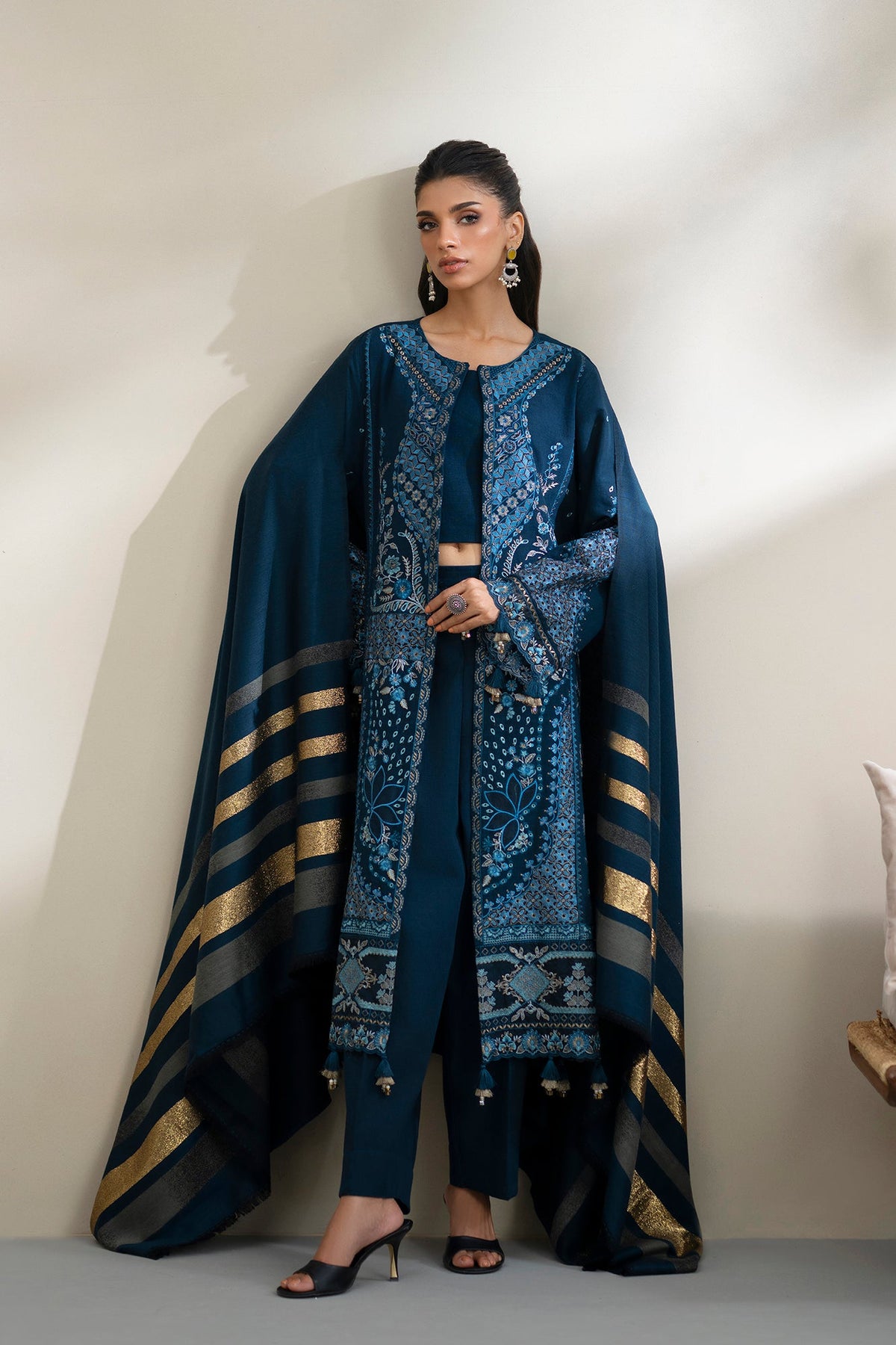 EMBROIDERED SUIT (E0806/203/602)