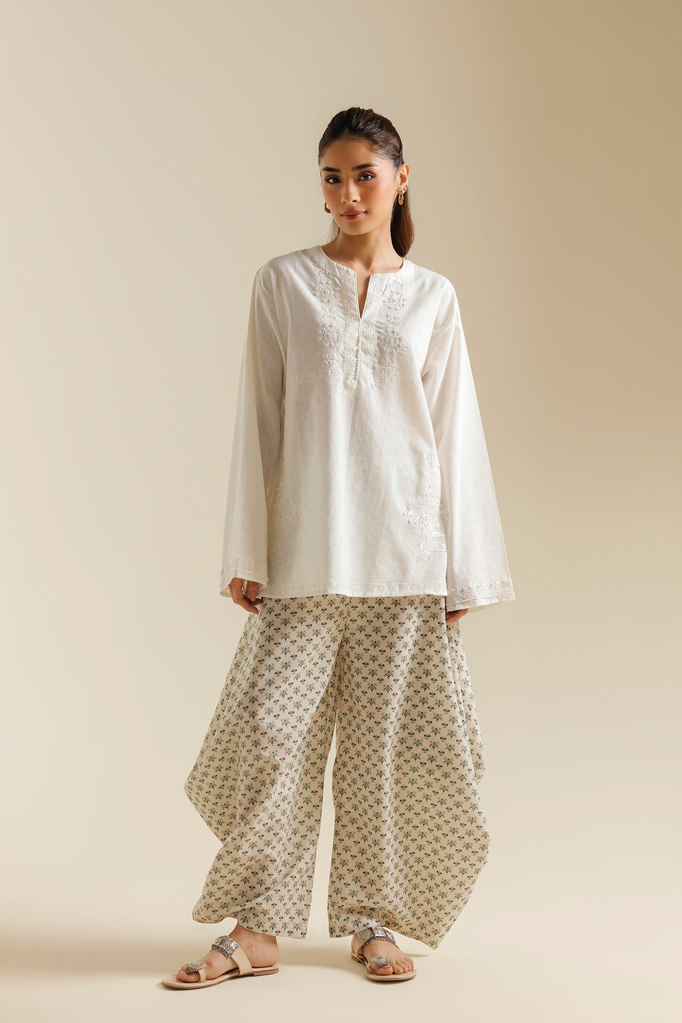 EMBROIDERED TOP (E0808/119/002)
