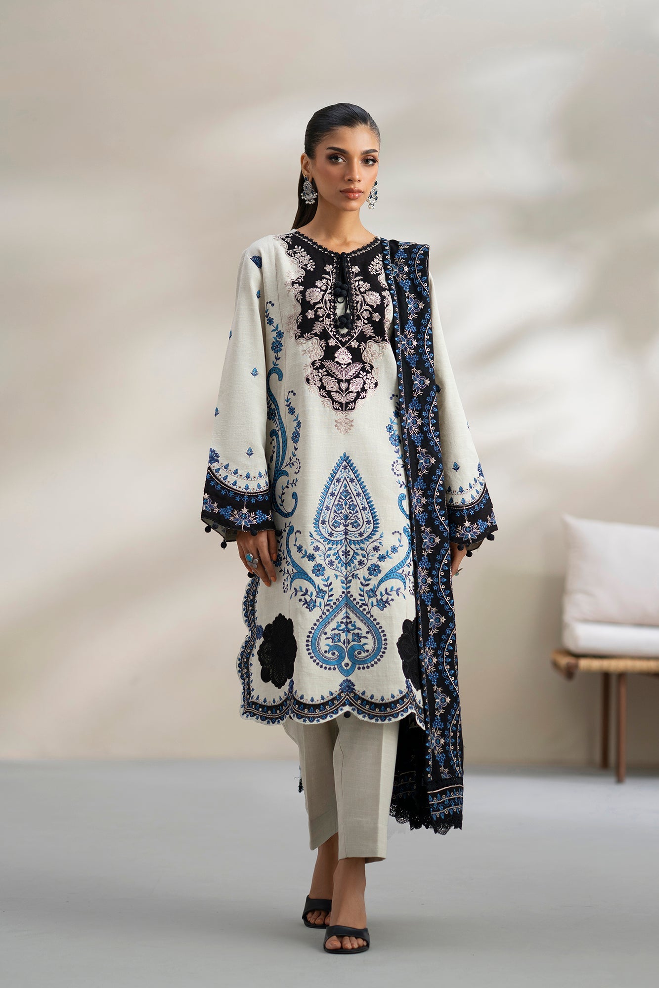 EMBROIDERED SUIT (E0814/203/817)