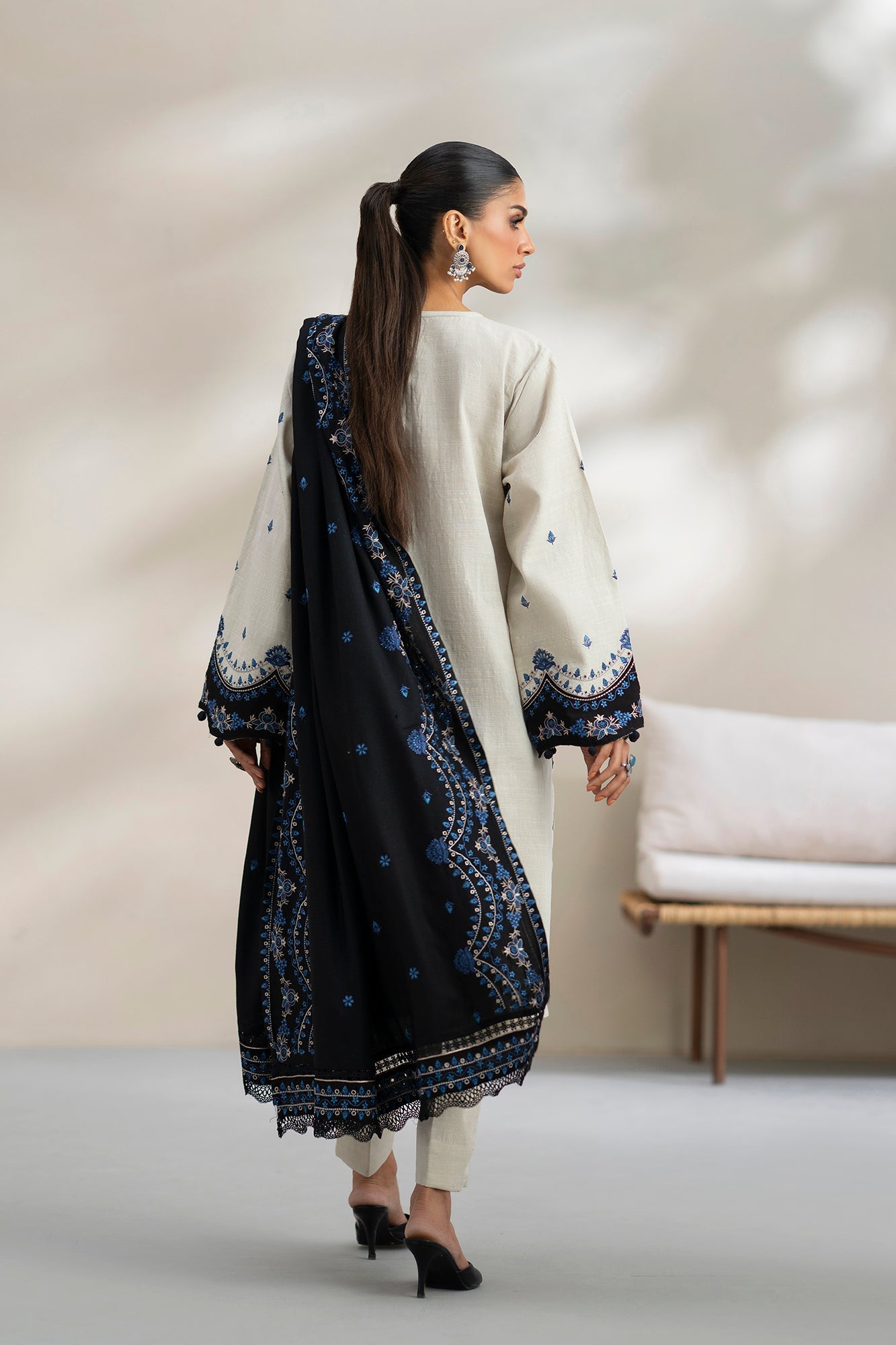 EMBROIDERED SUIT (E0814/203/817)