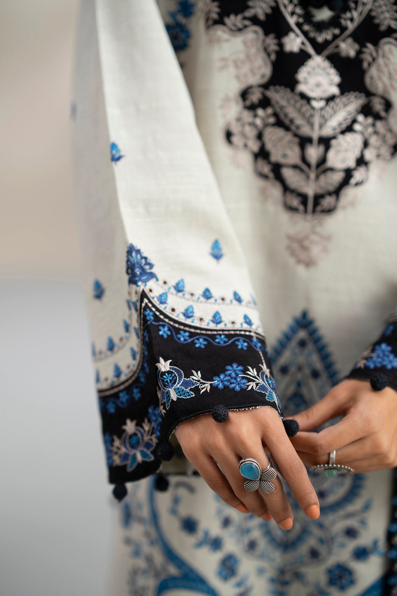 EMBROIDERED SUIT (E0814/203/817)