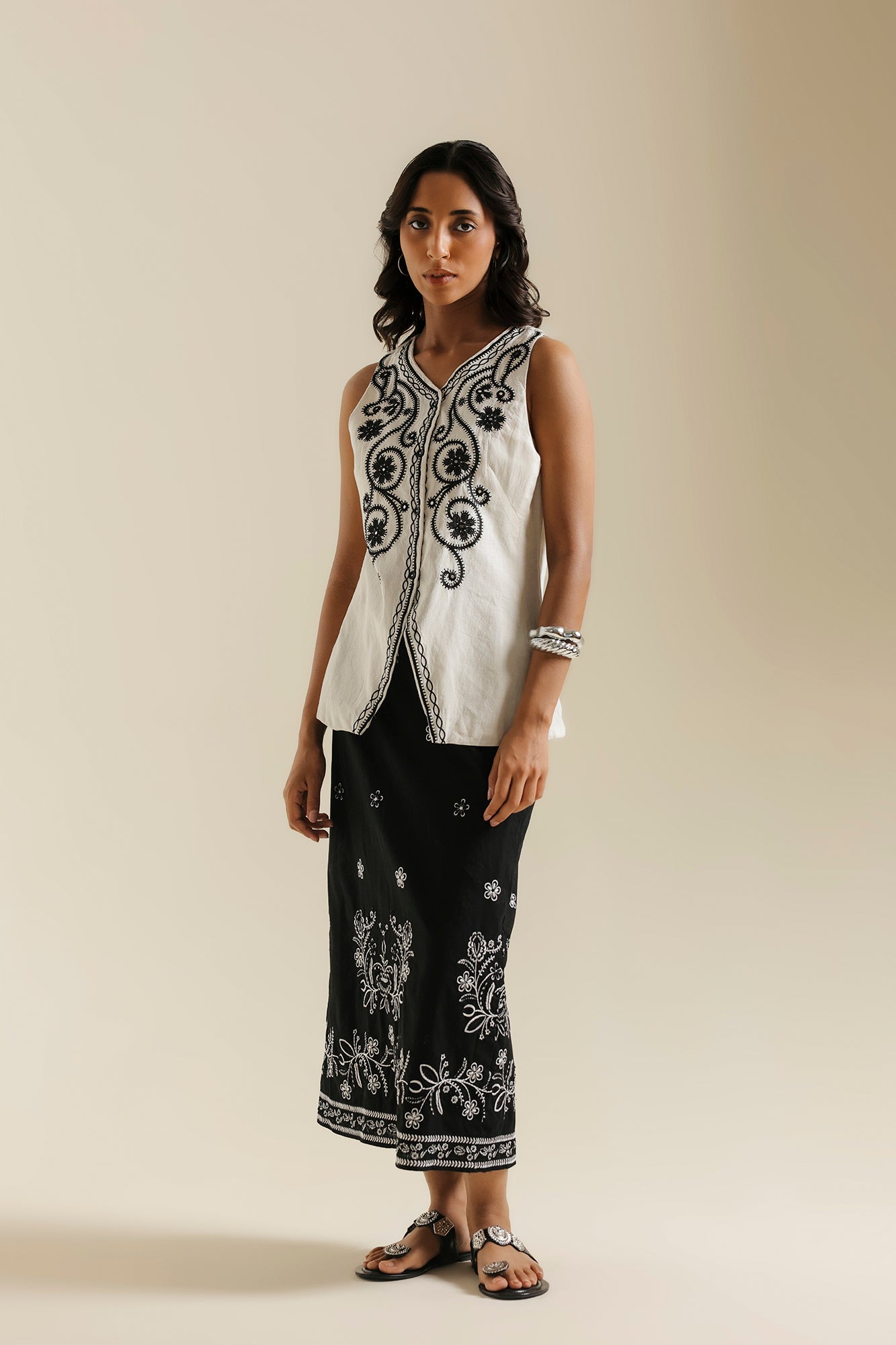 EMBROIDERED WAISTCOAT (E0815/119/115)