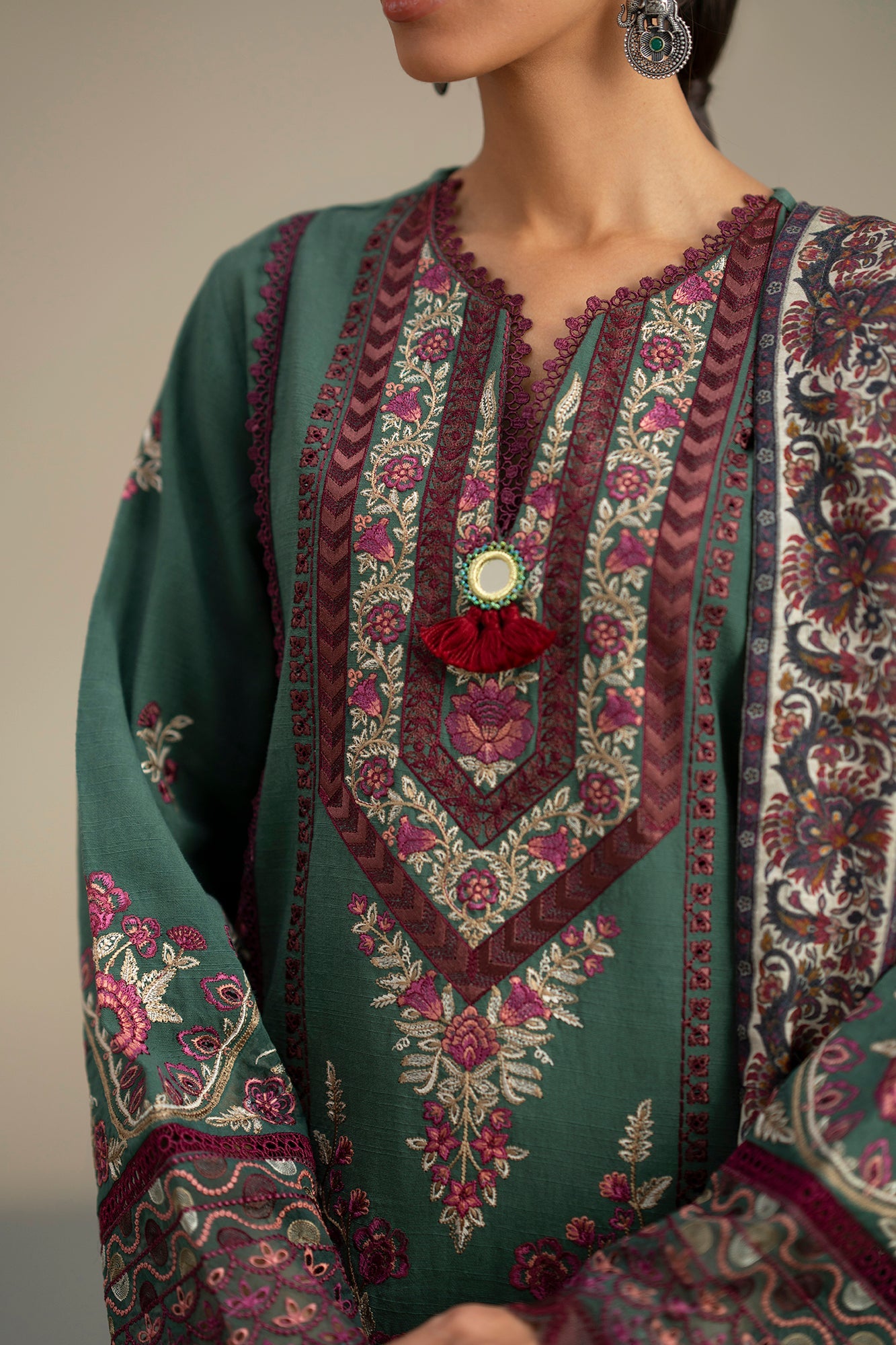 EMBROIDERED SUIT (E0818/203/704)