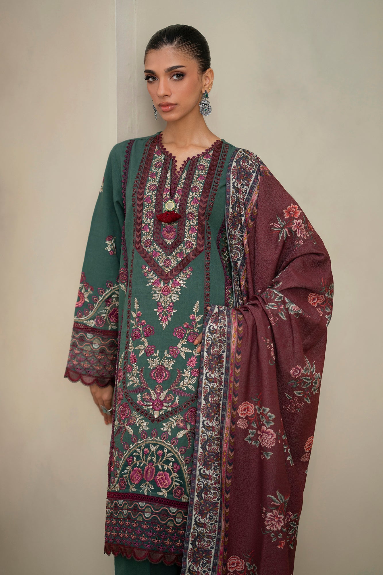 EMBROIDERED SUIT (E0818/203/704)