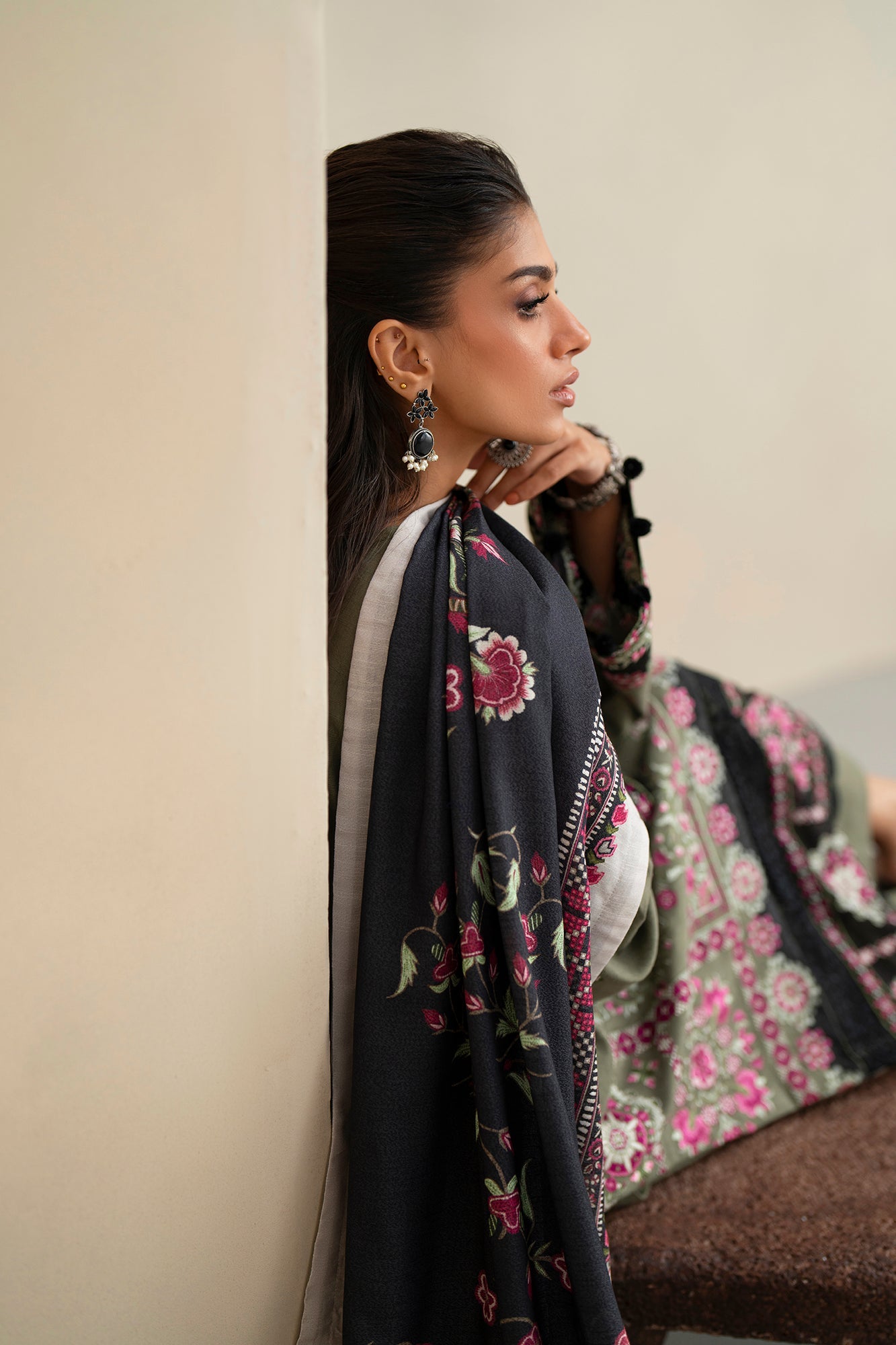 EMBROIDERED SUIT (E0819/203/120)