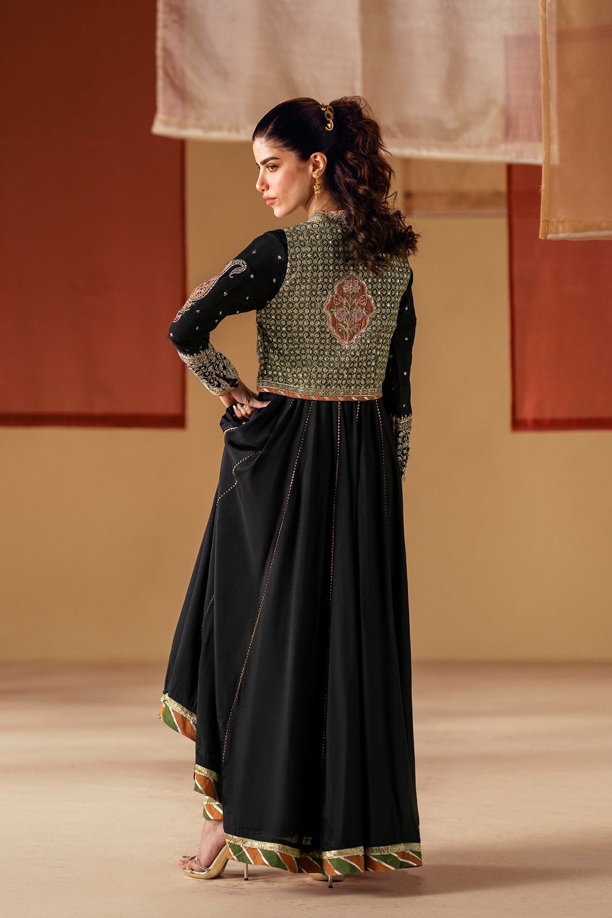 EMBROIDERED PISHWAS (E0823/104/902)