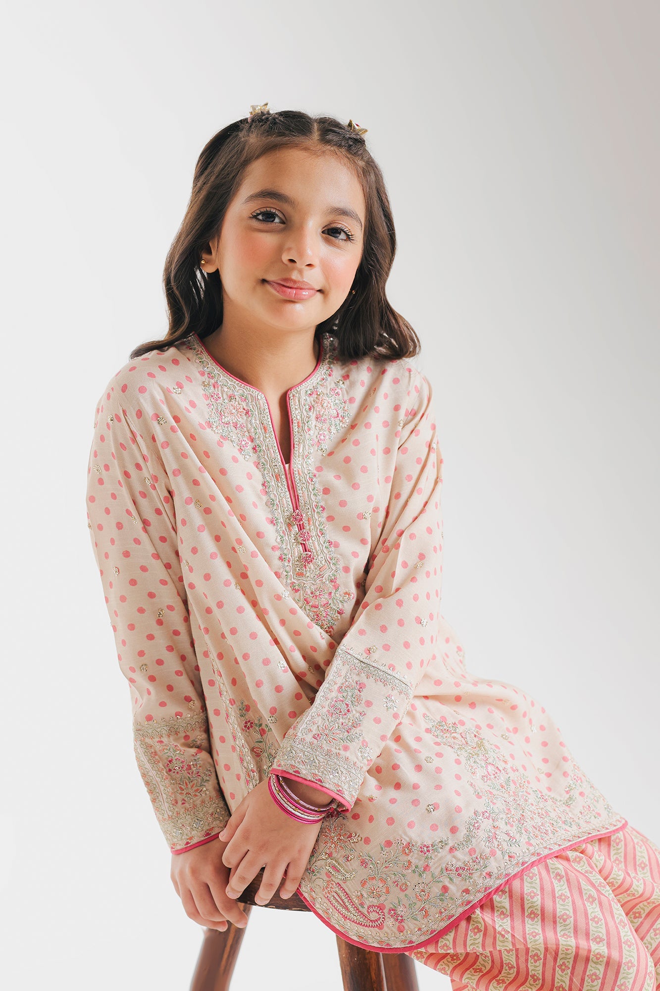 EMBROIDERED SUIT (E0824/404/227 E0824/304/227)
