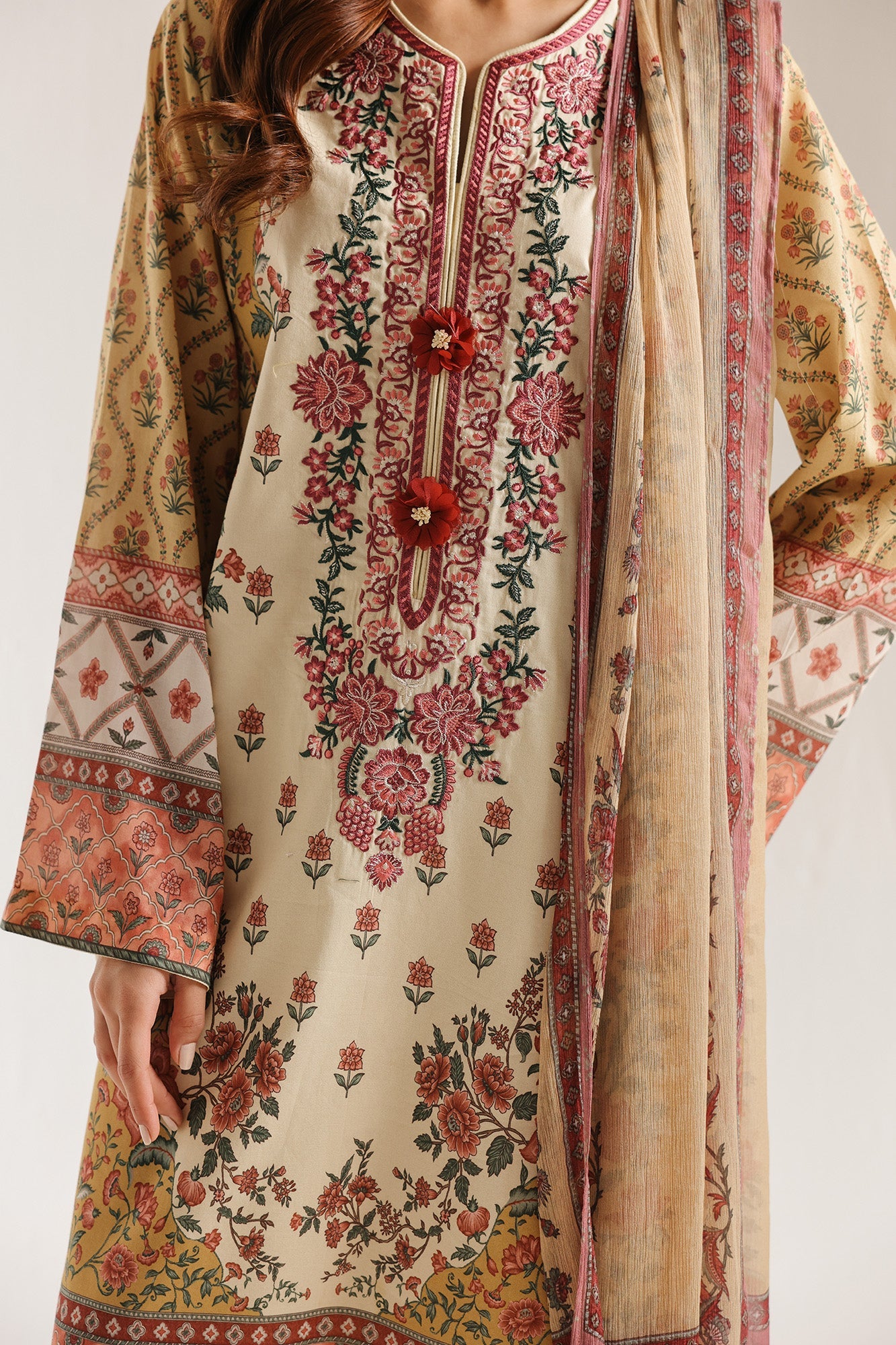 EMBROIDERED SUIT (E0825/203/110)