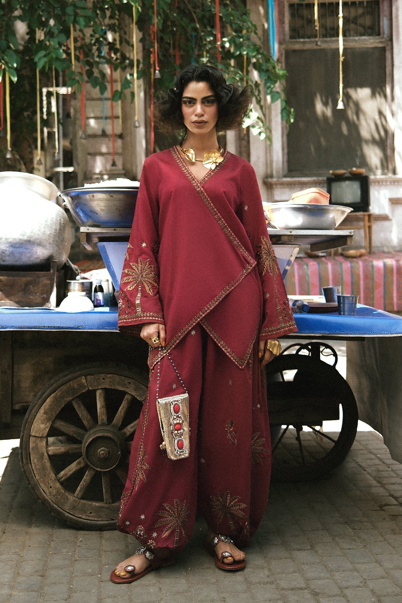 EMBROIDERED SUIT (E0826/119/305)