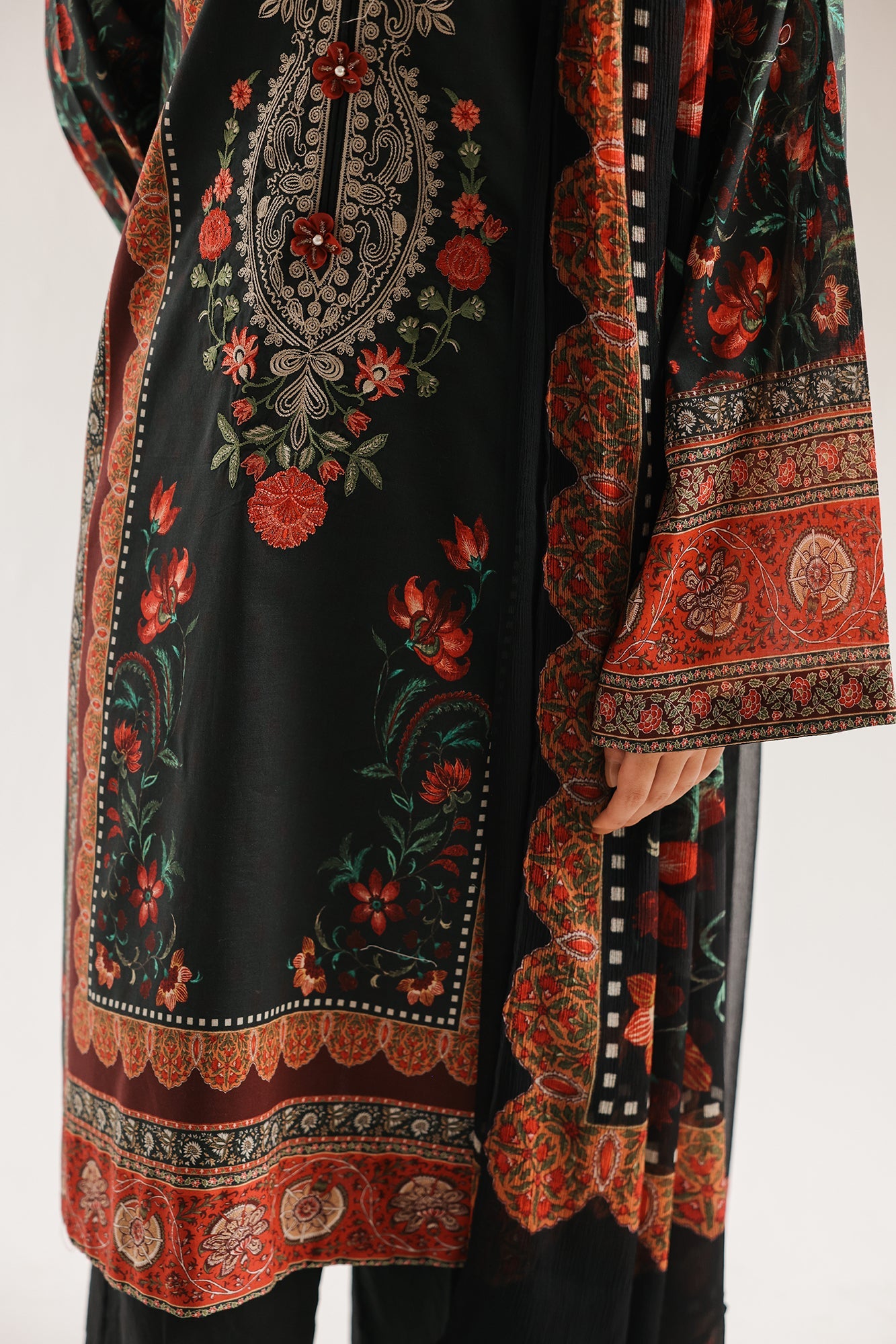 EMBROIDERED SUIT (E0835/203/902)