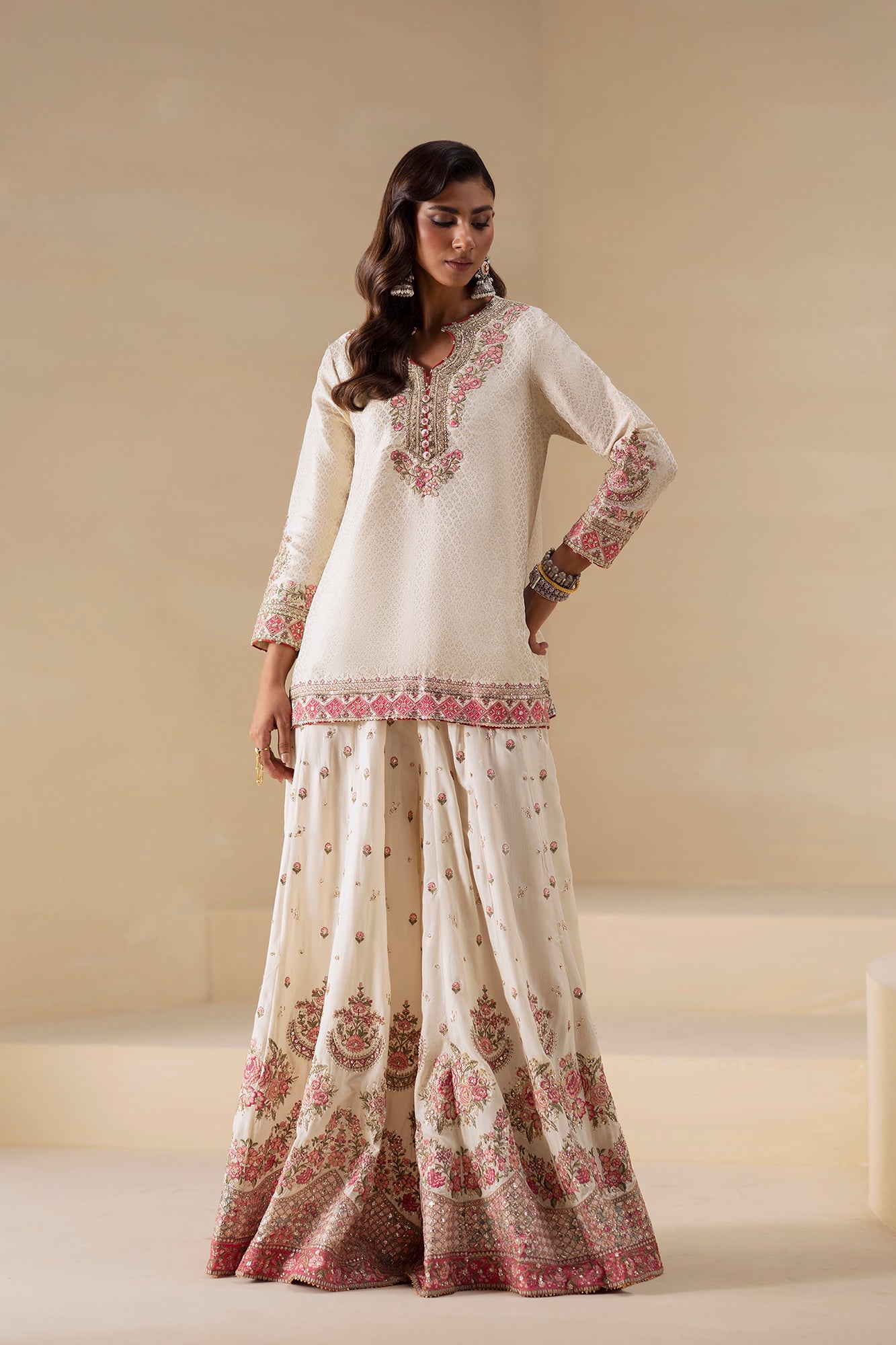 EMBROIDERED SUIT (E0836/104/817)