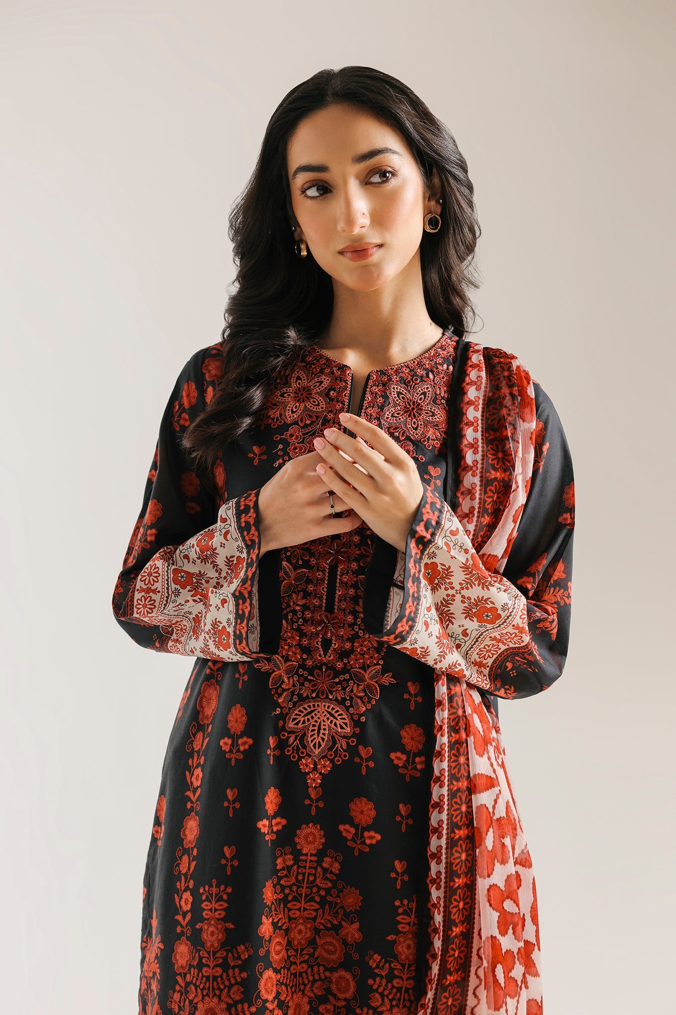 EMBROIDERED SUIT (E0844/203/902)