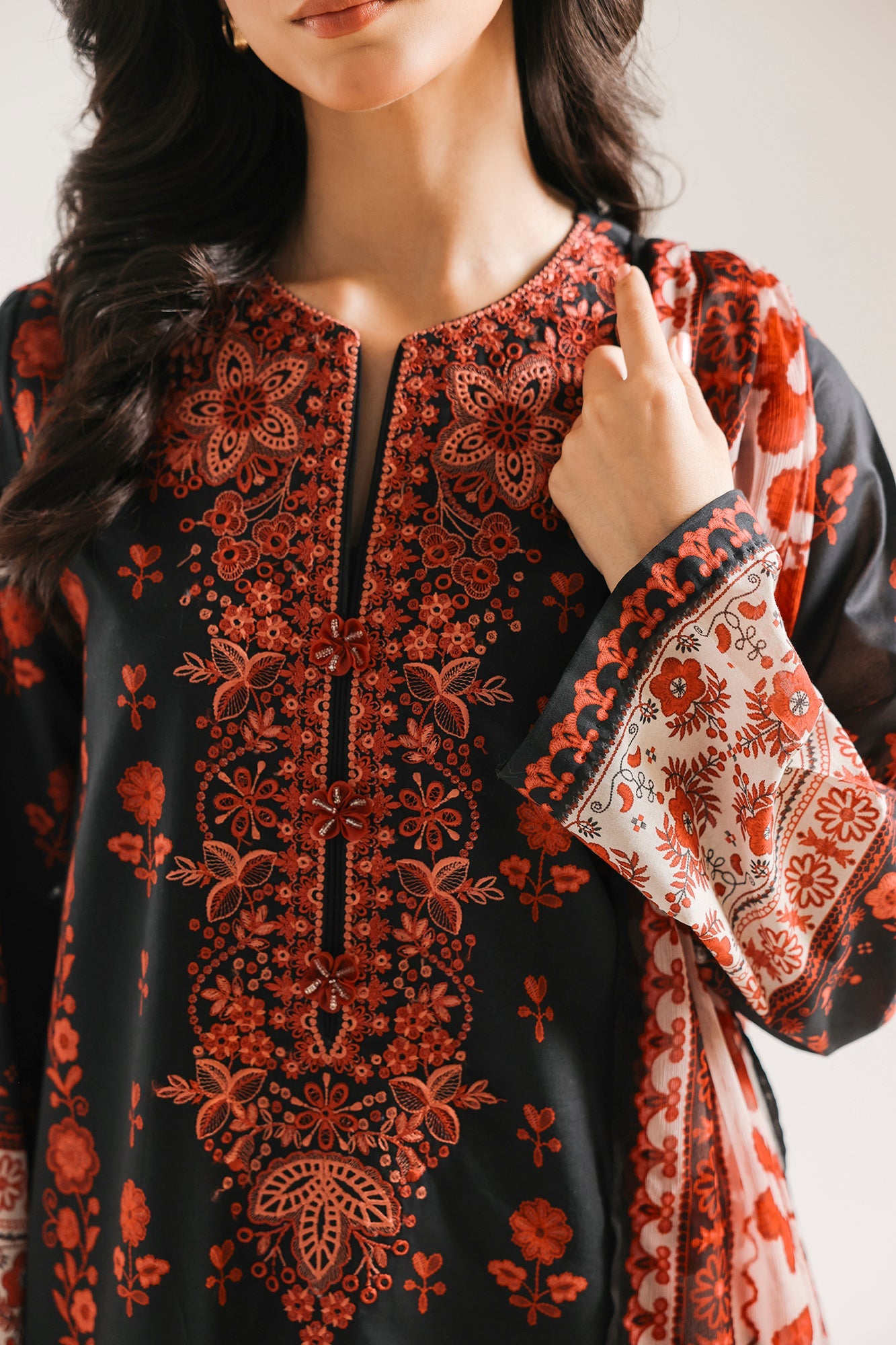 EMBROIDERED SUIT (E0844/203/902)