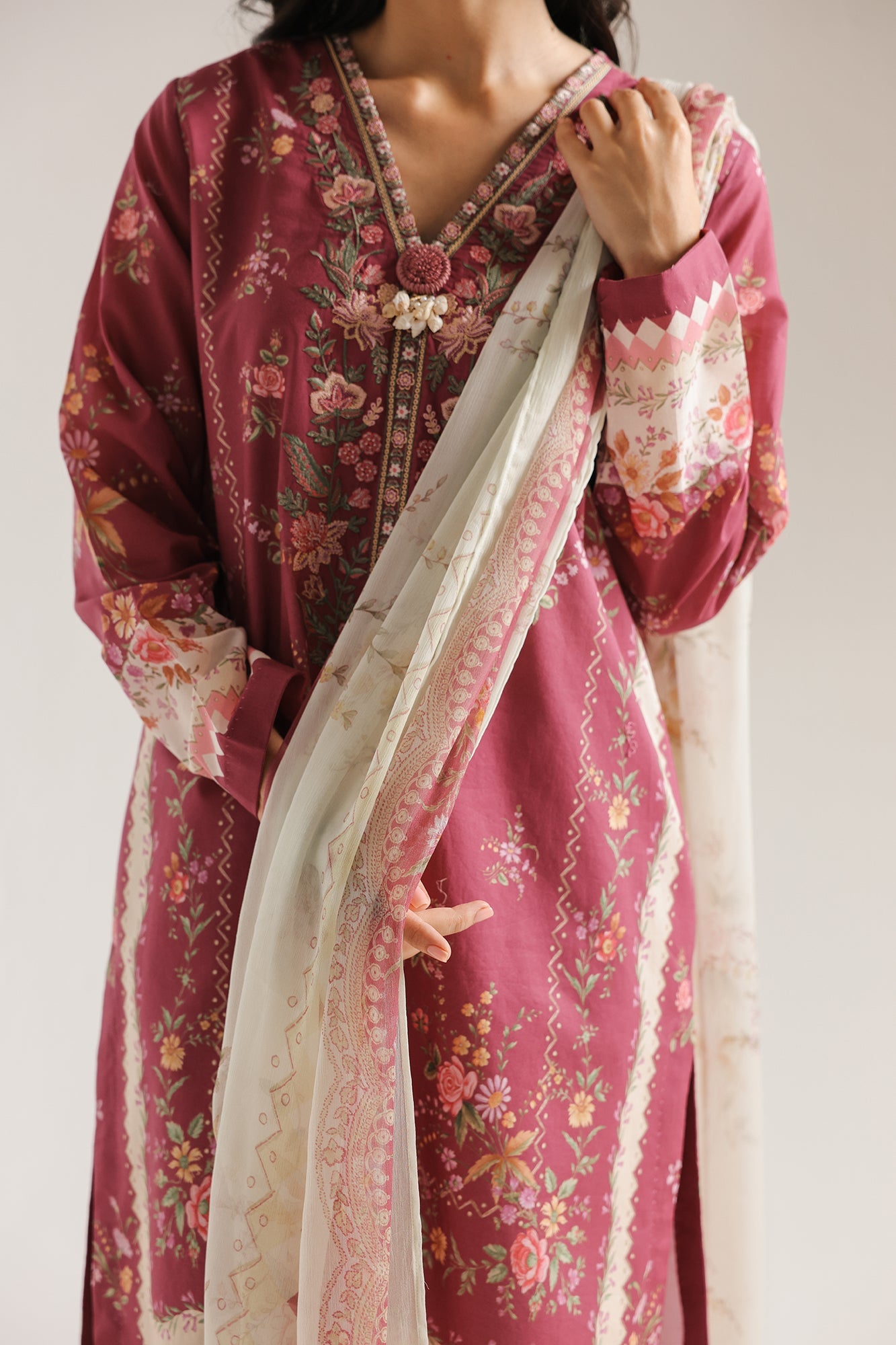 EMBROIDERED SUIT (E0846/203/524)