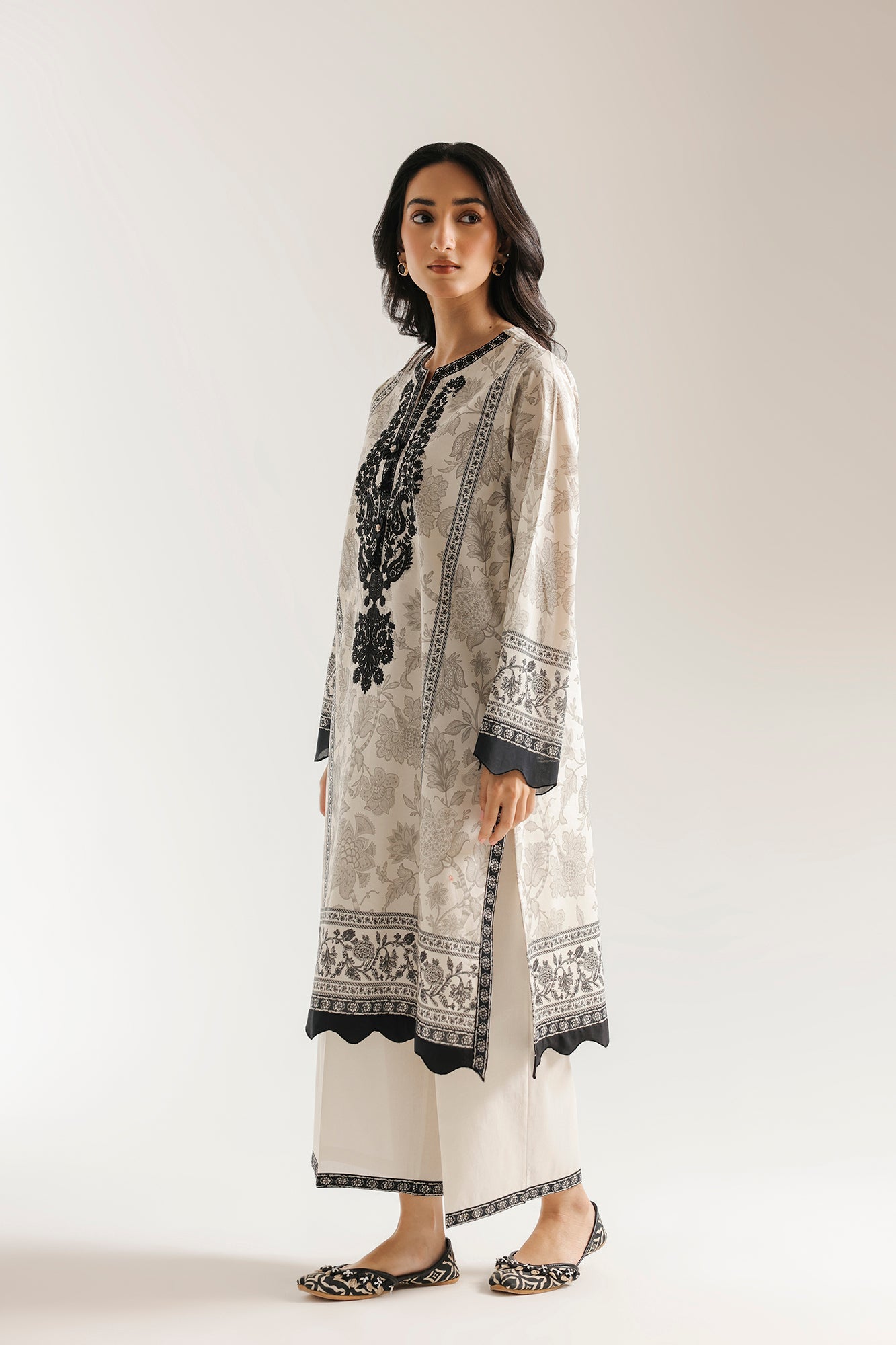 EMBROIDERED SUIT (E0852/203/002)
