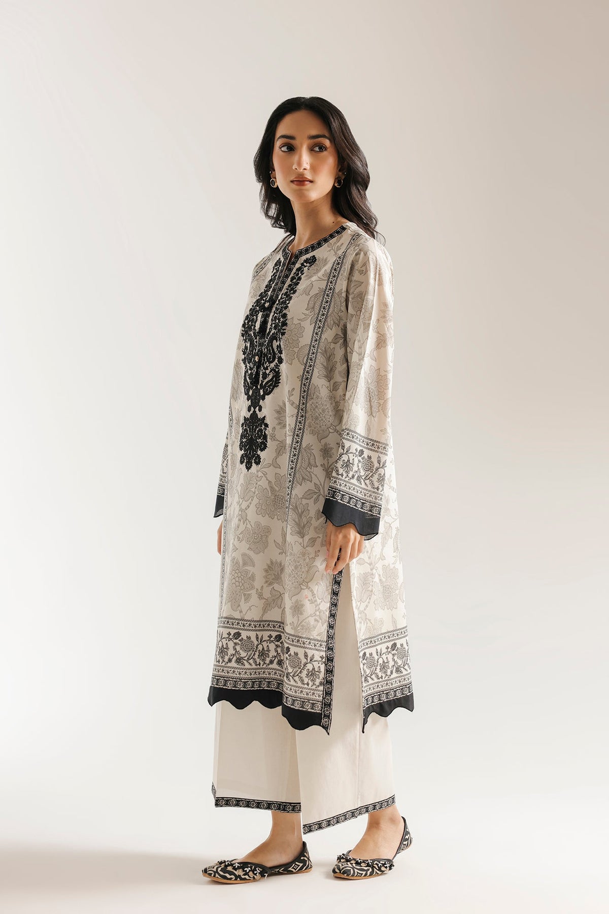 EMBROIDERED SUIT (E0852/203/002)