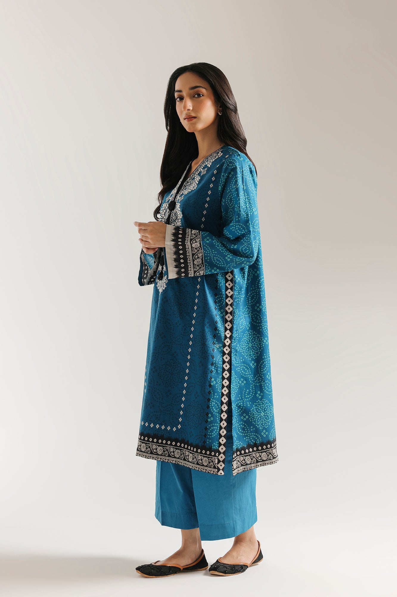 EMBROIDERED SUIT (E0853/203/604)