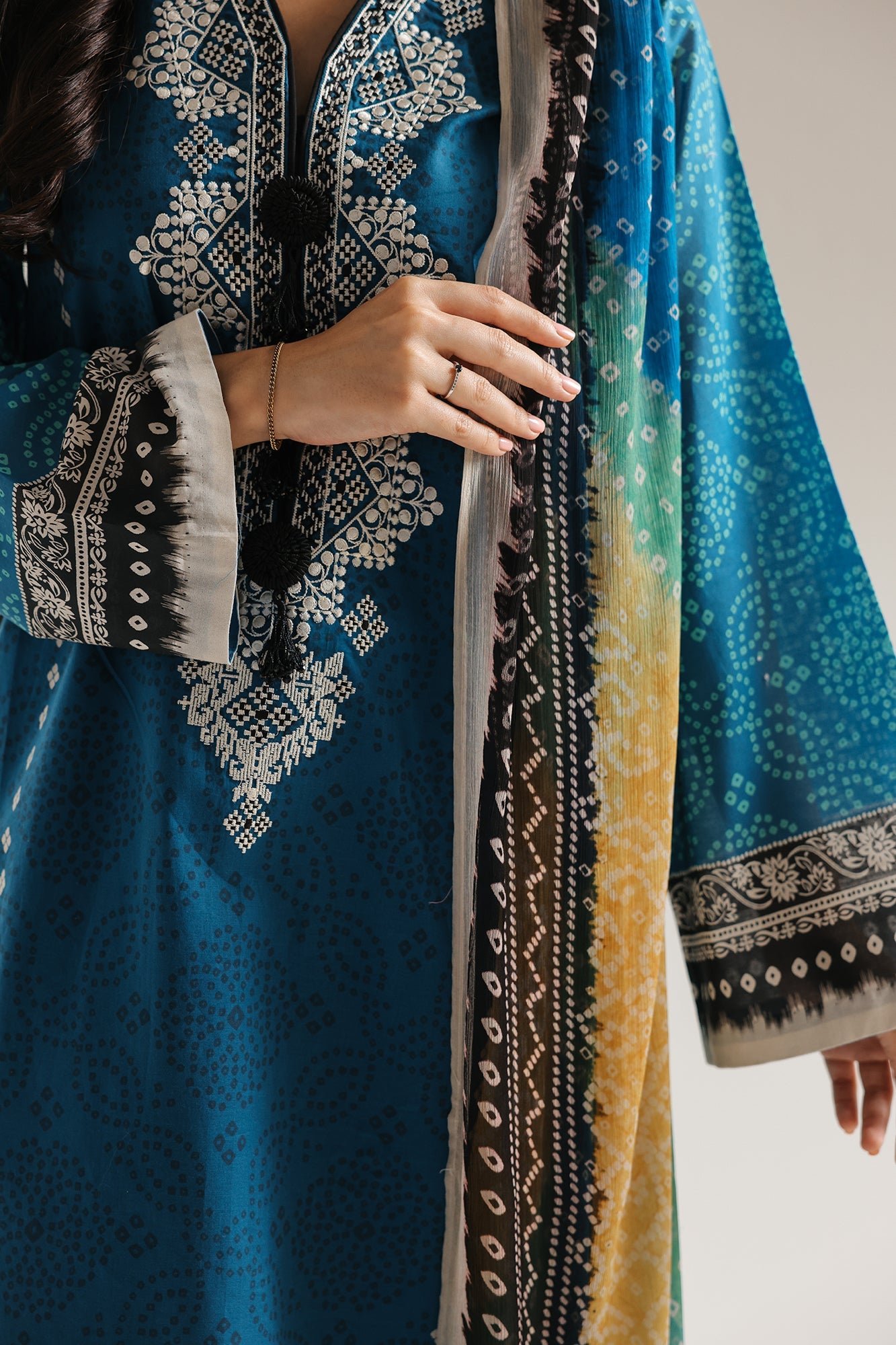 EMBROIDERED SUIT (E0853/203/604)