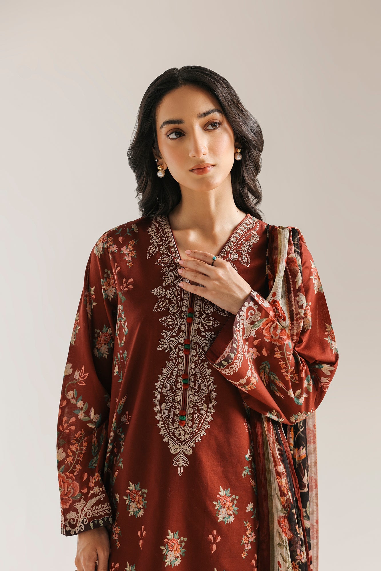 EMBROIDERED SUIT (E0856/203/304)