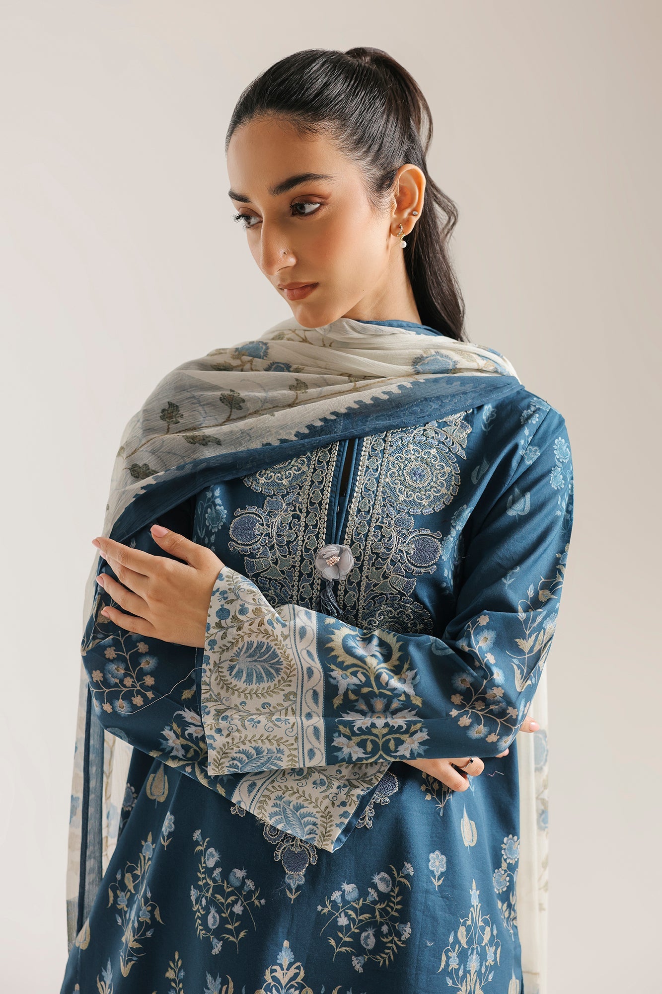 EMBROIDERED SUIT (E0857/203/622)