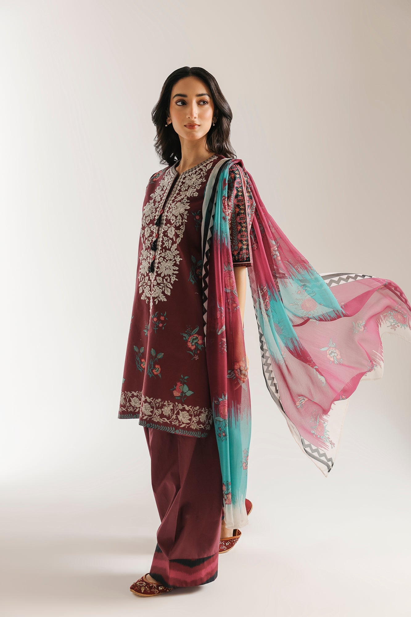 EMBROIDERED SUIT (E0858/203/523)