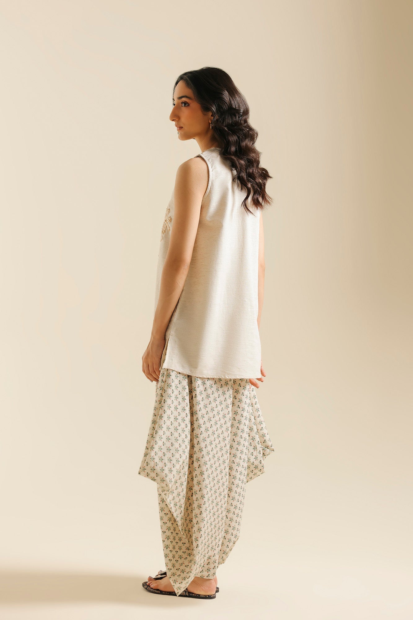 EMBROIDERED TOP (E0895/119/004)