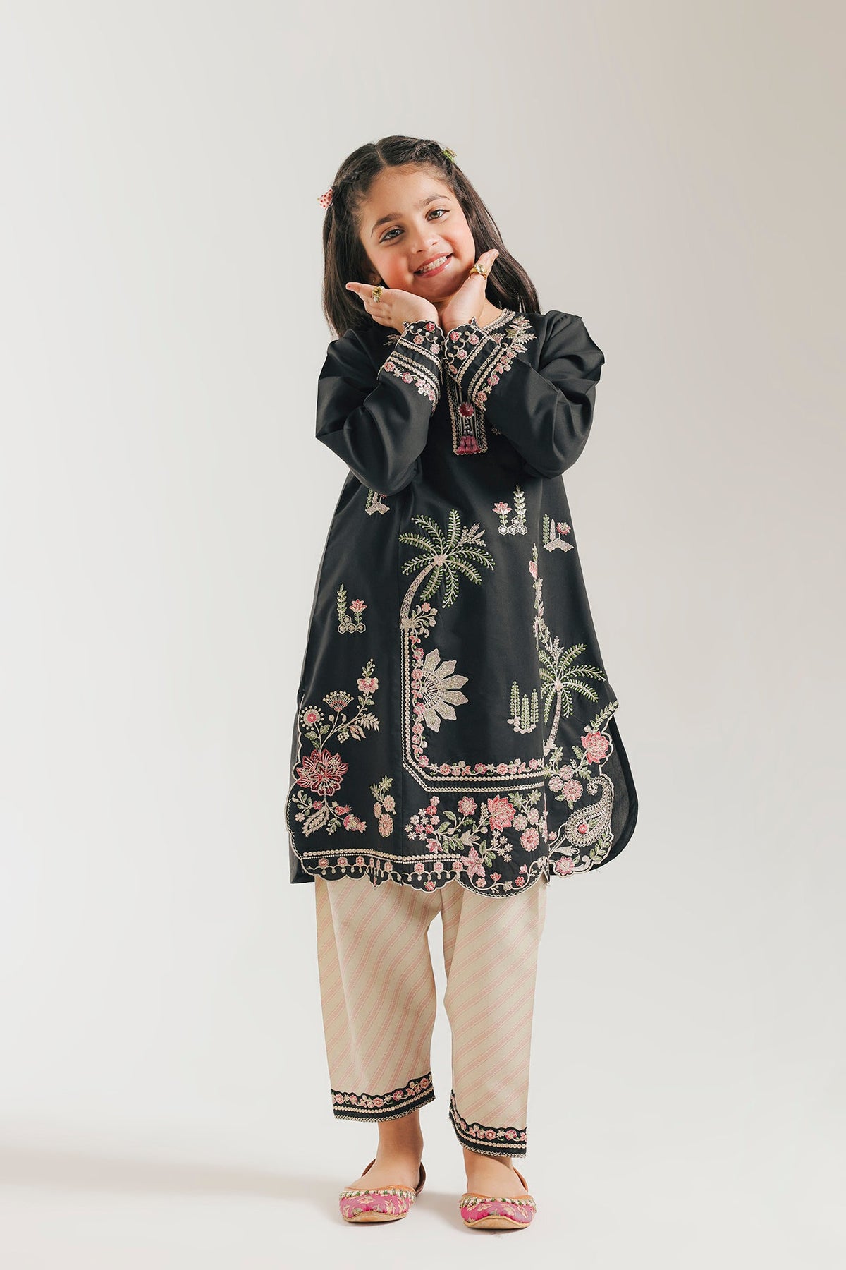 EMBROIDERED SUIT (E0905/404/902 E0905/304/902)