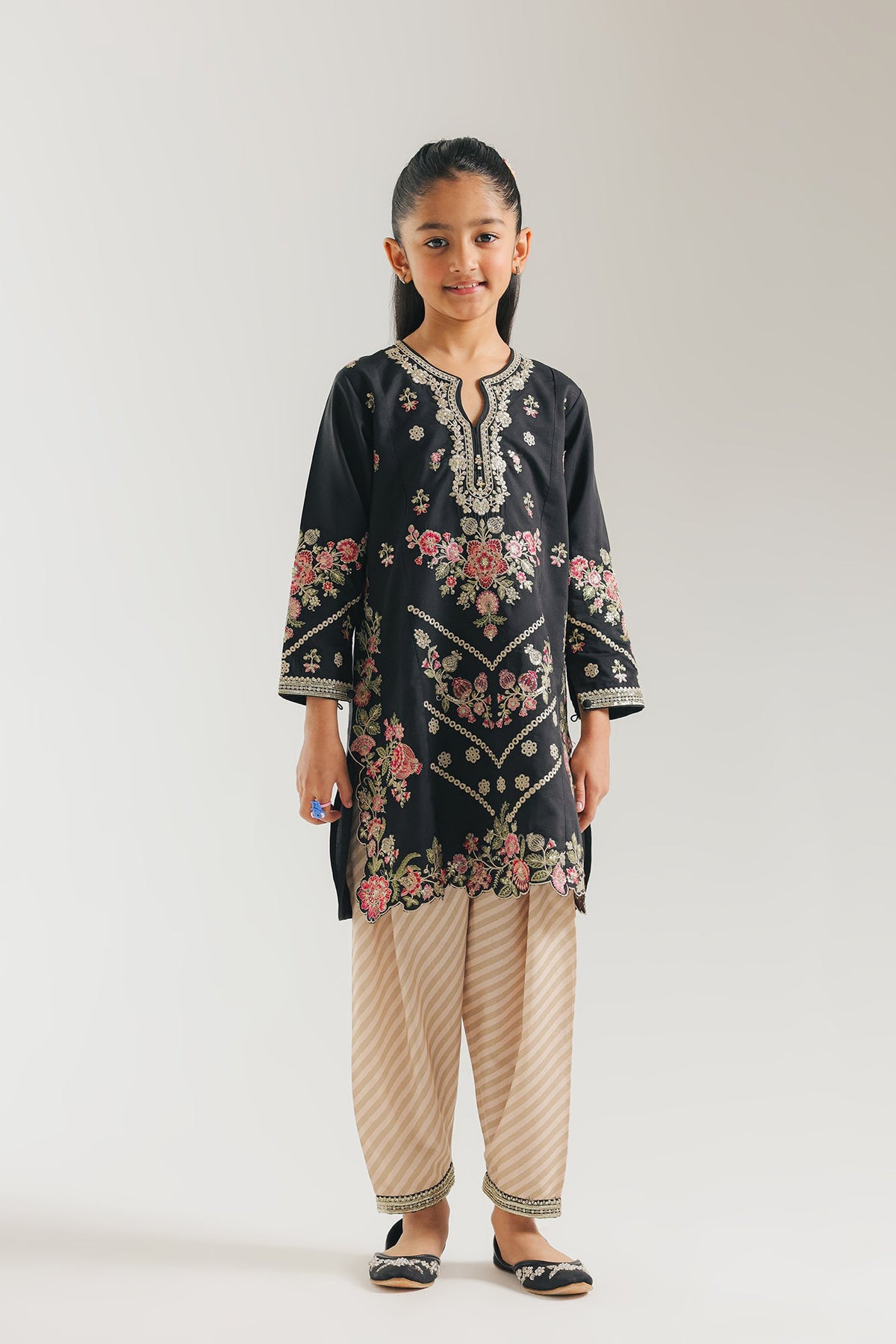 EMBROIDERED SUIT (E0924/404/901 E0924/304/901)