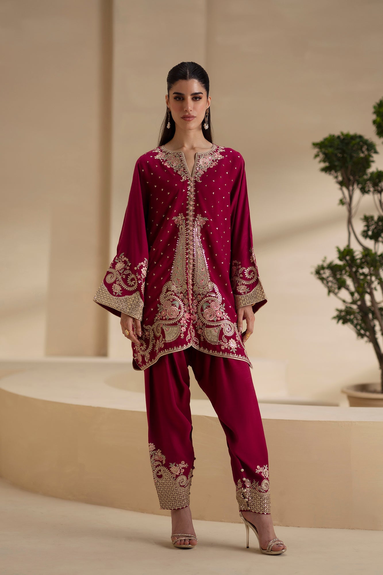 EMBROIDERED SUIT (E0928/104/406)
