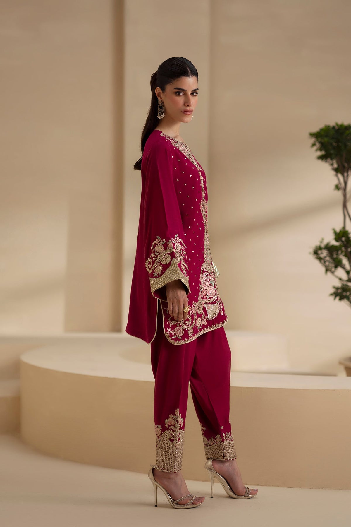 EMBROIDERED SUIT (E0928/104/406)