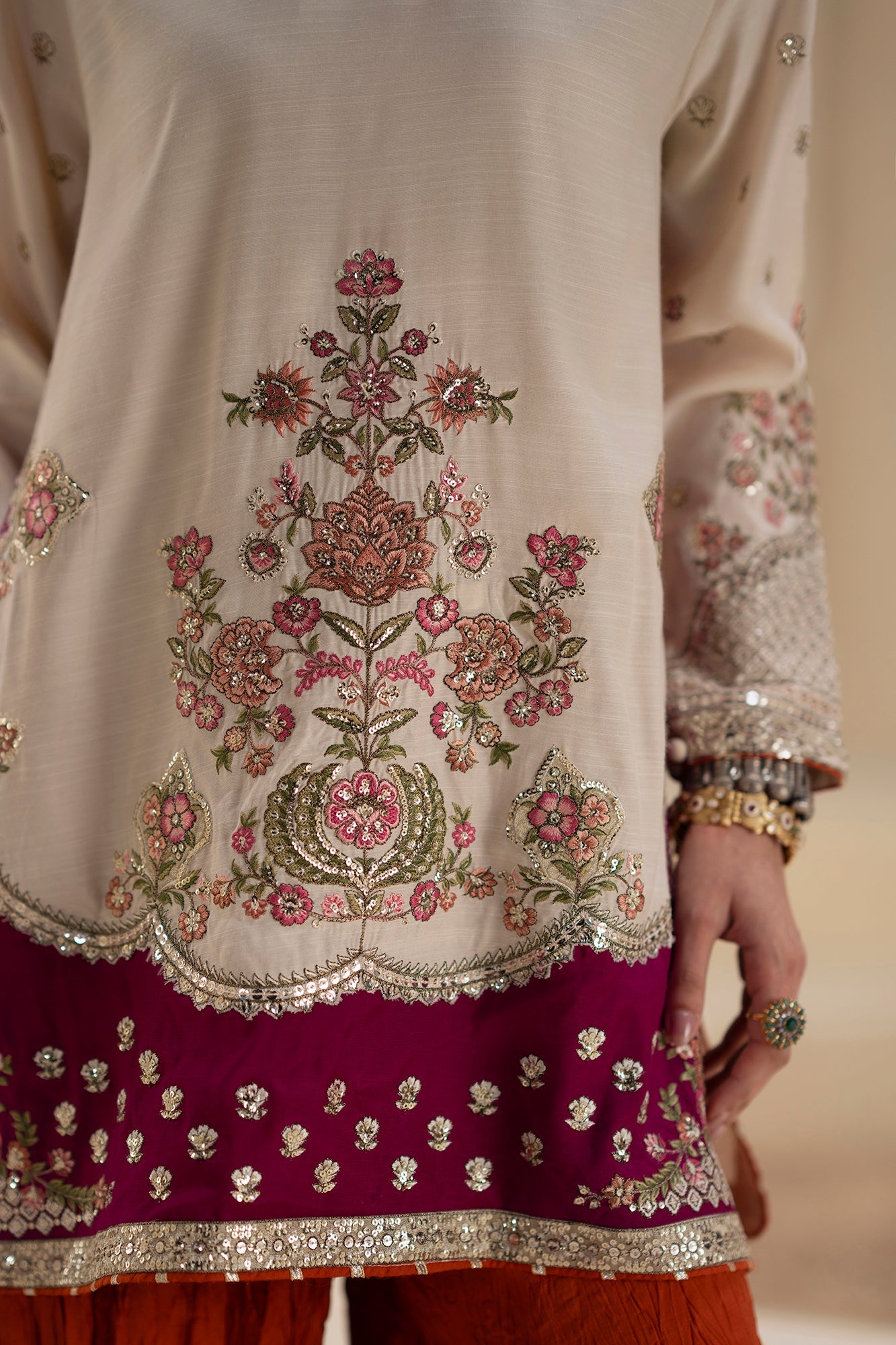 EMBROIDERED SUIT (E0931/104/004)
