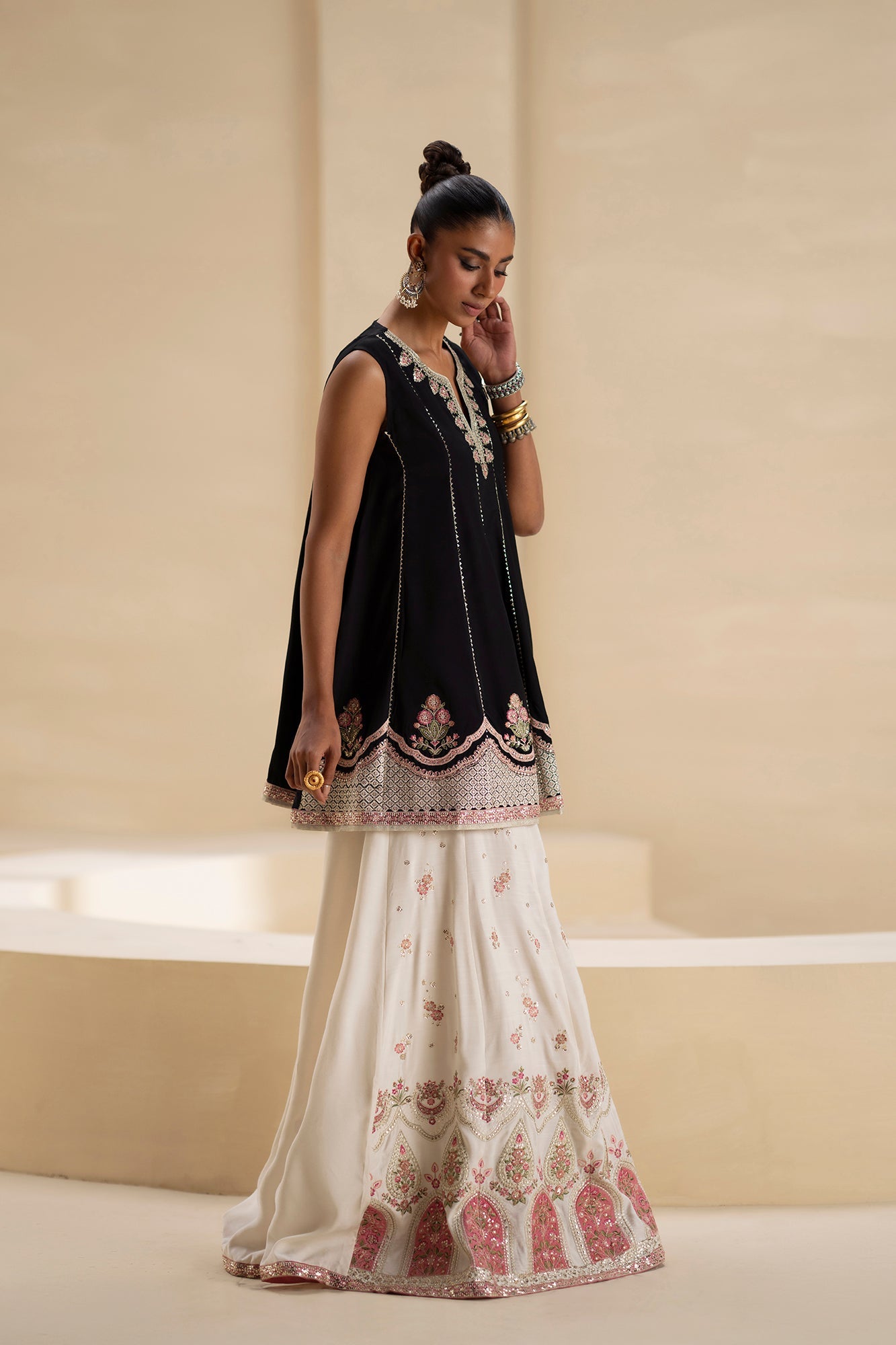 EMBROIDERED SUIT (E0934/104/902)