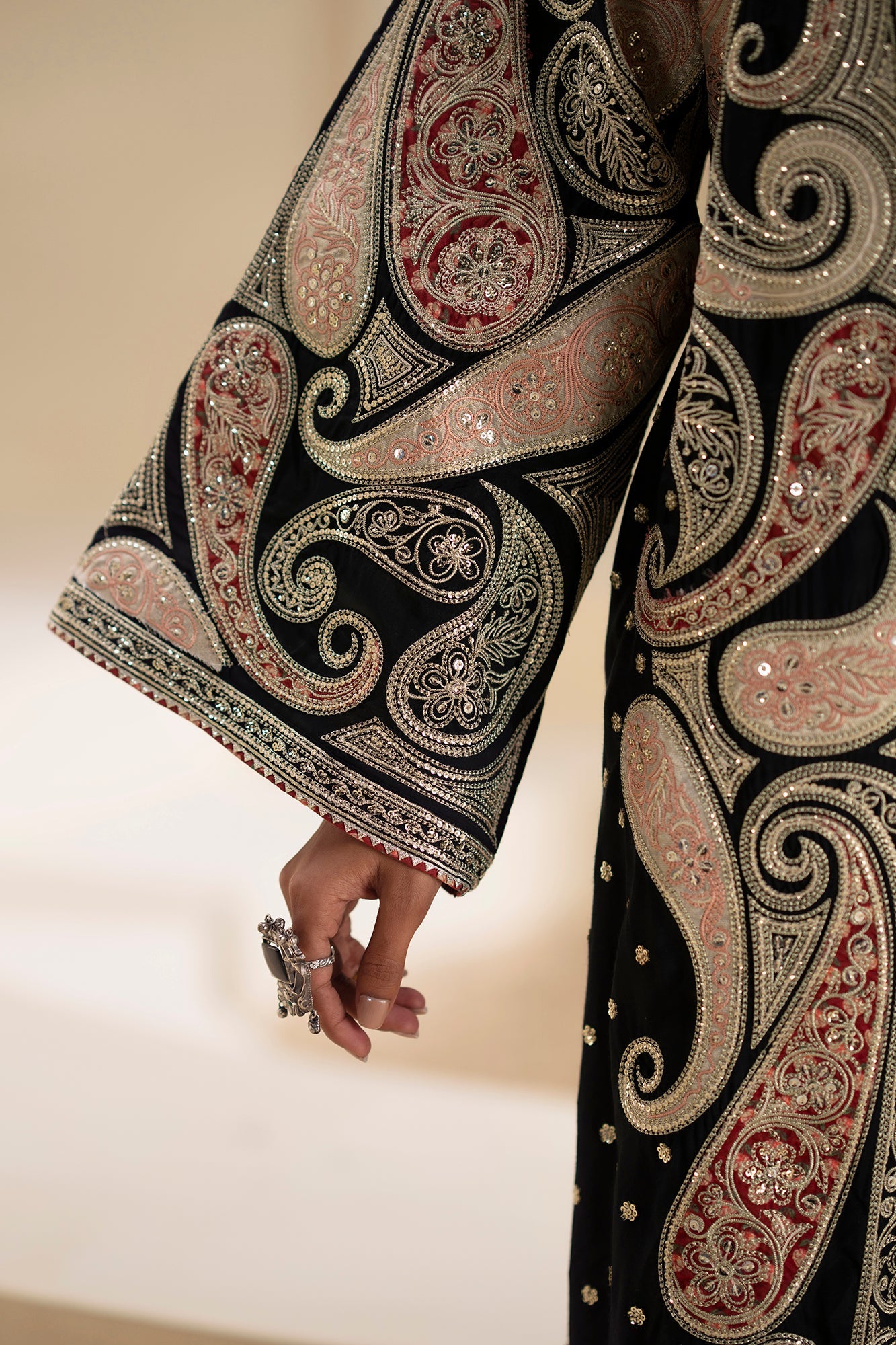 EMBROIDERED SUIT (E0937/104/902)