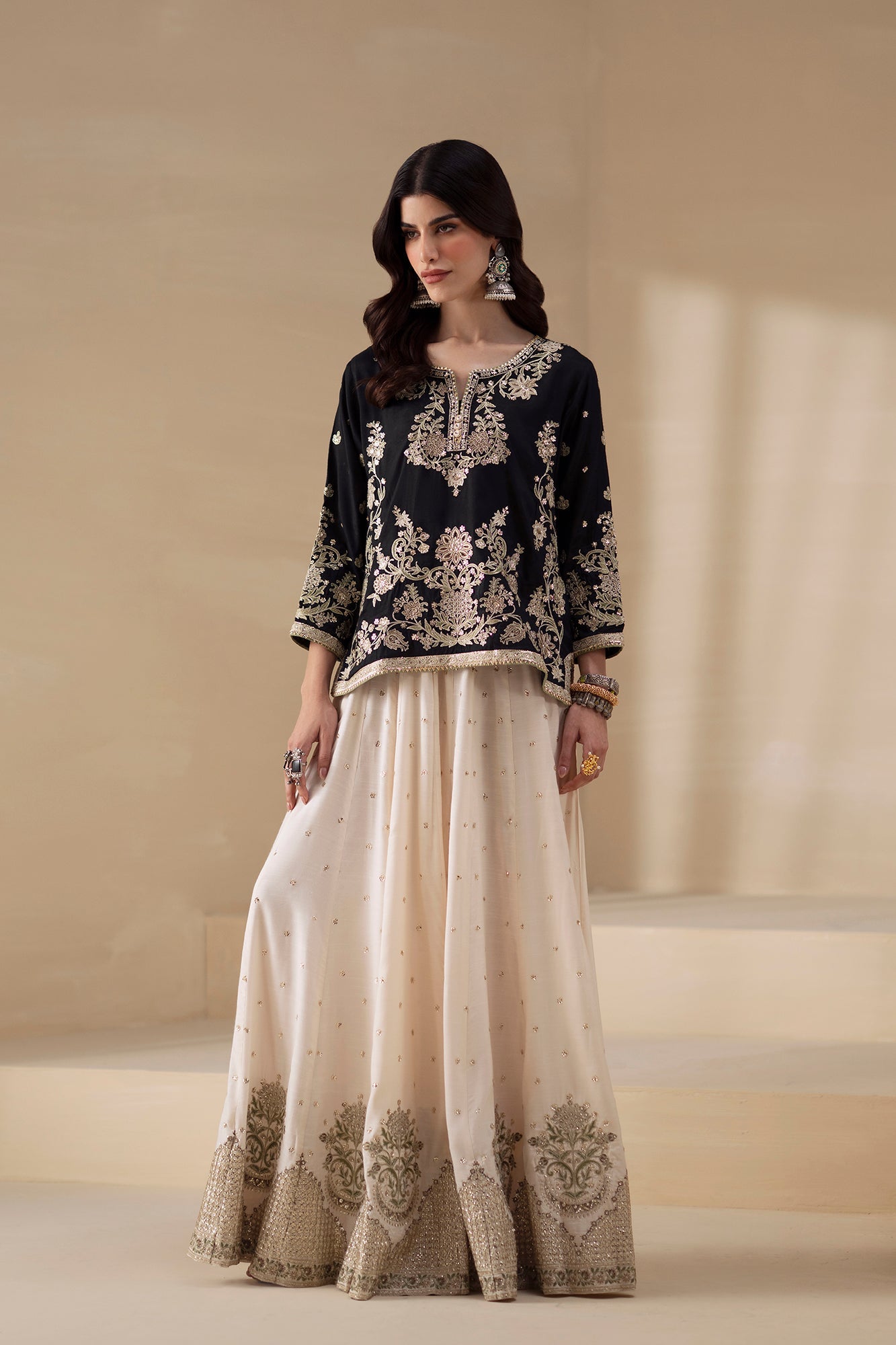 EMBROIDERED SUIT (E0940/104/901)