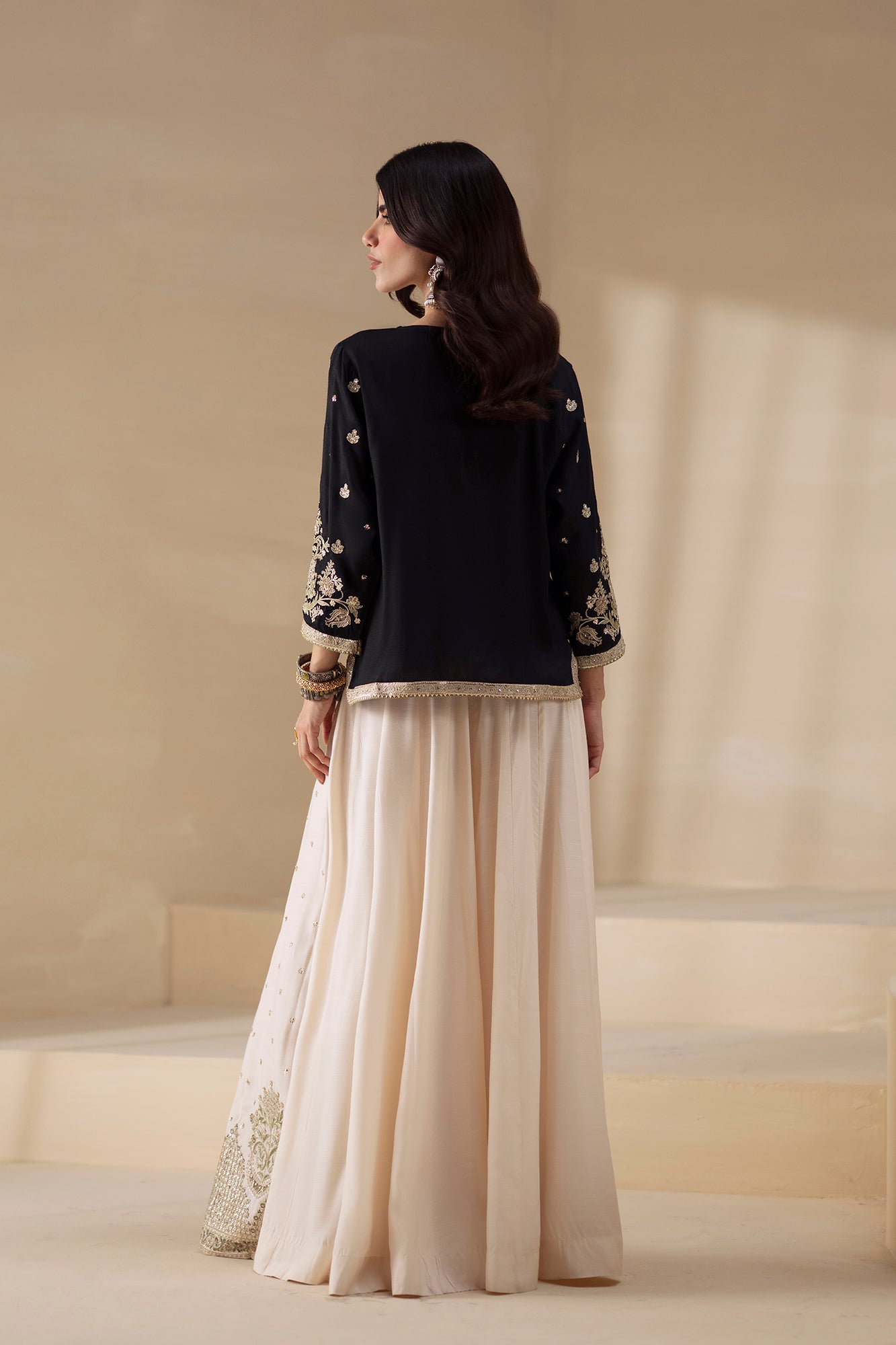 EMBROIDERED SUIT (E0940/104/901)