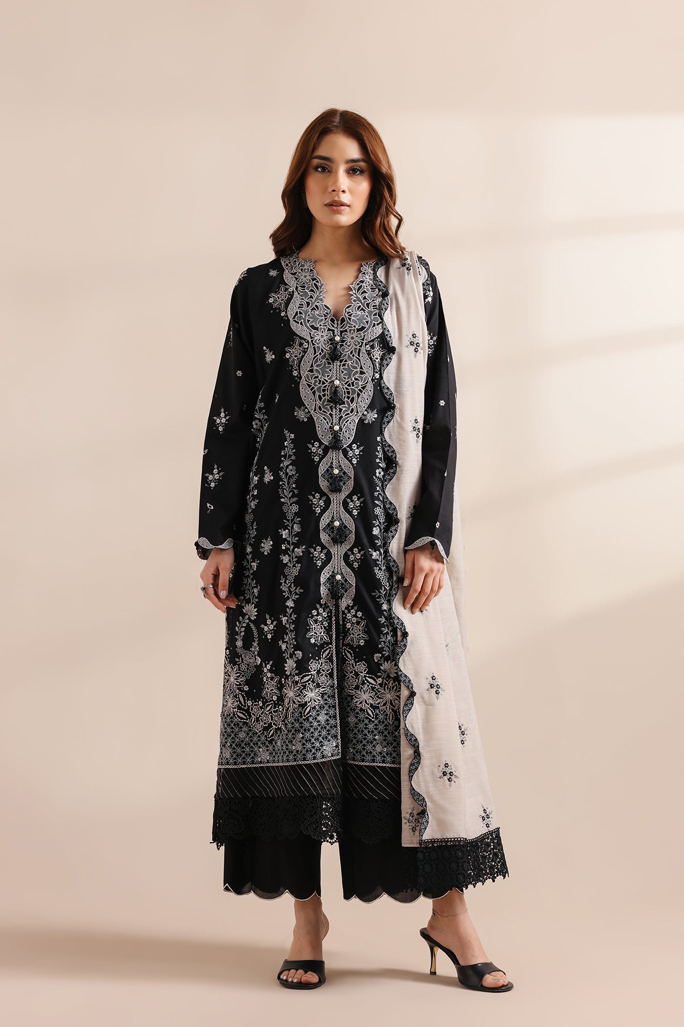 EMBROIDERED SUIT (E0940/203/902)