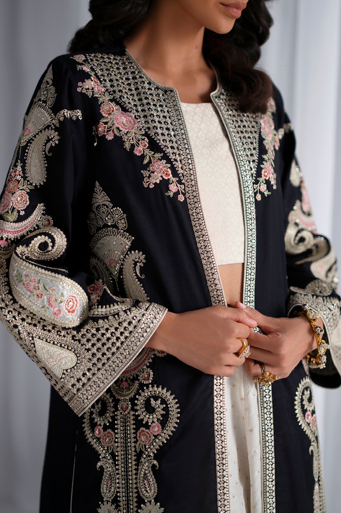 EMBROIDERED SUIT (E0943/104/901)