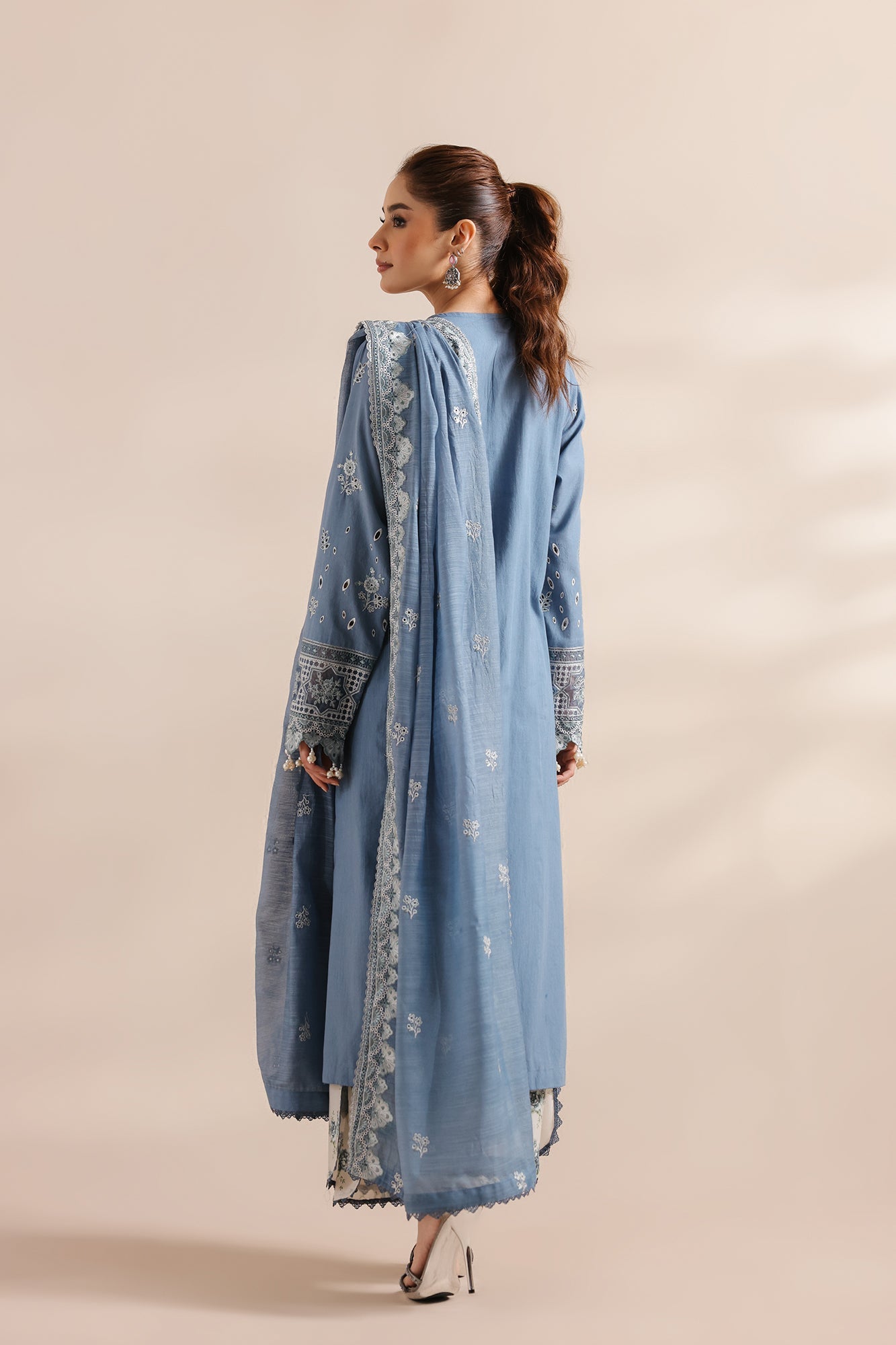 EMBROIDERED SUIT (E0953/203/636)
