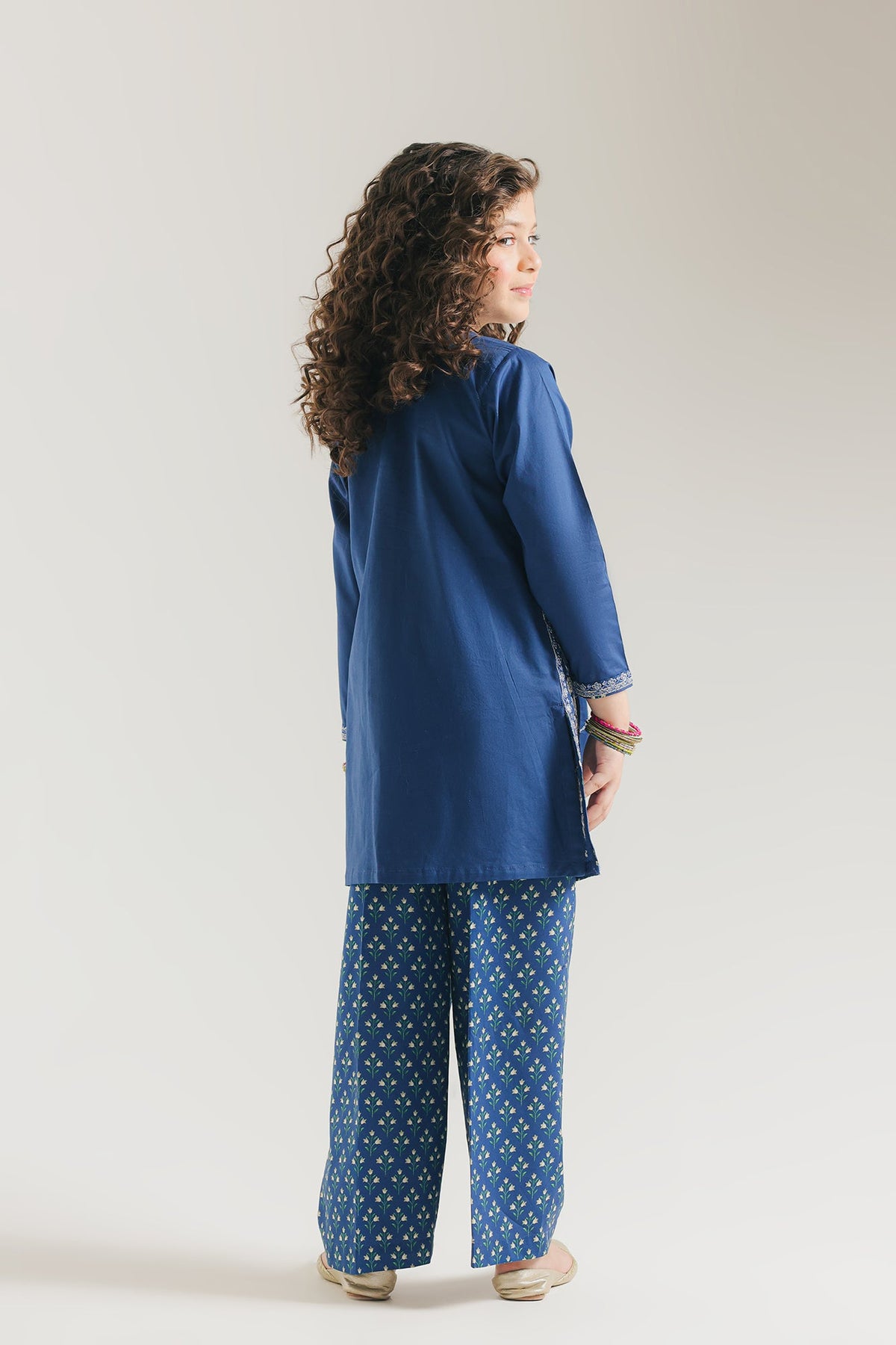 EMBROIDERED SUIT (E0961/404/604 E0961/304/604)