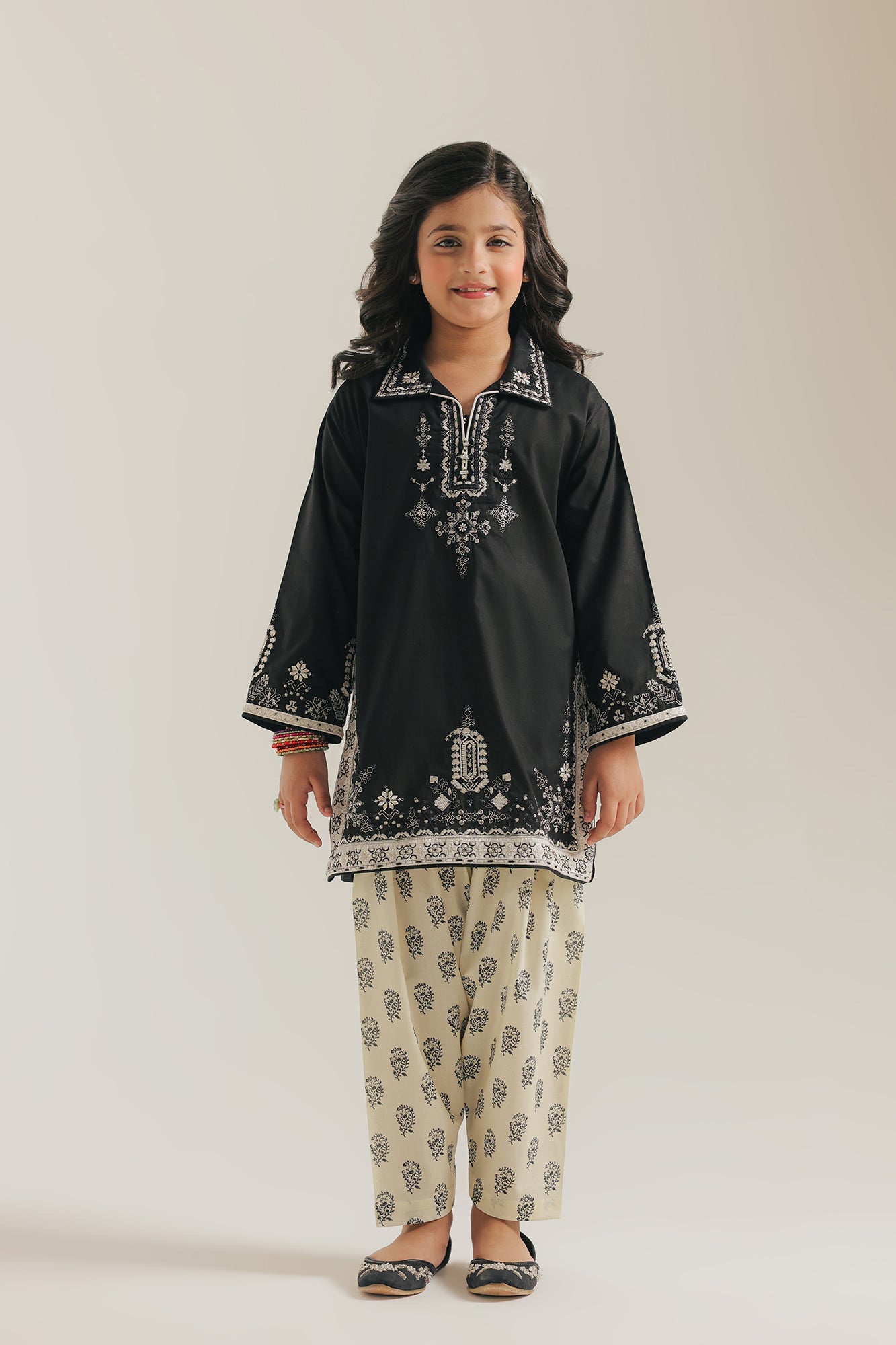 EMBROIDERED SUIT (E0969/404/902 E0969/304/902)