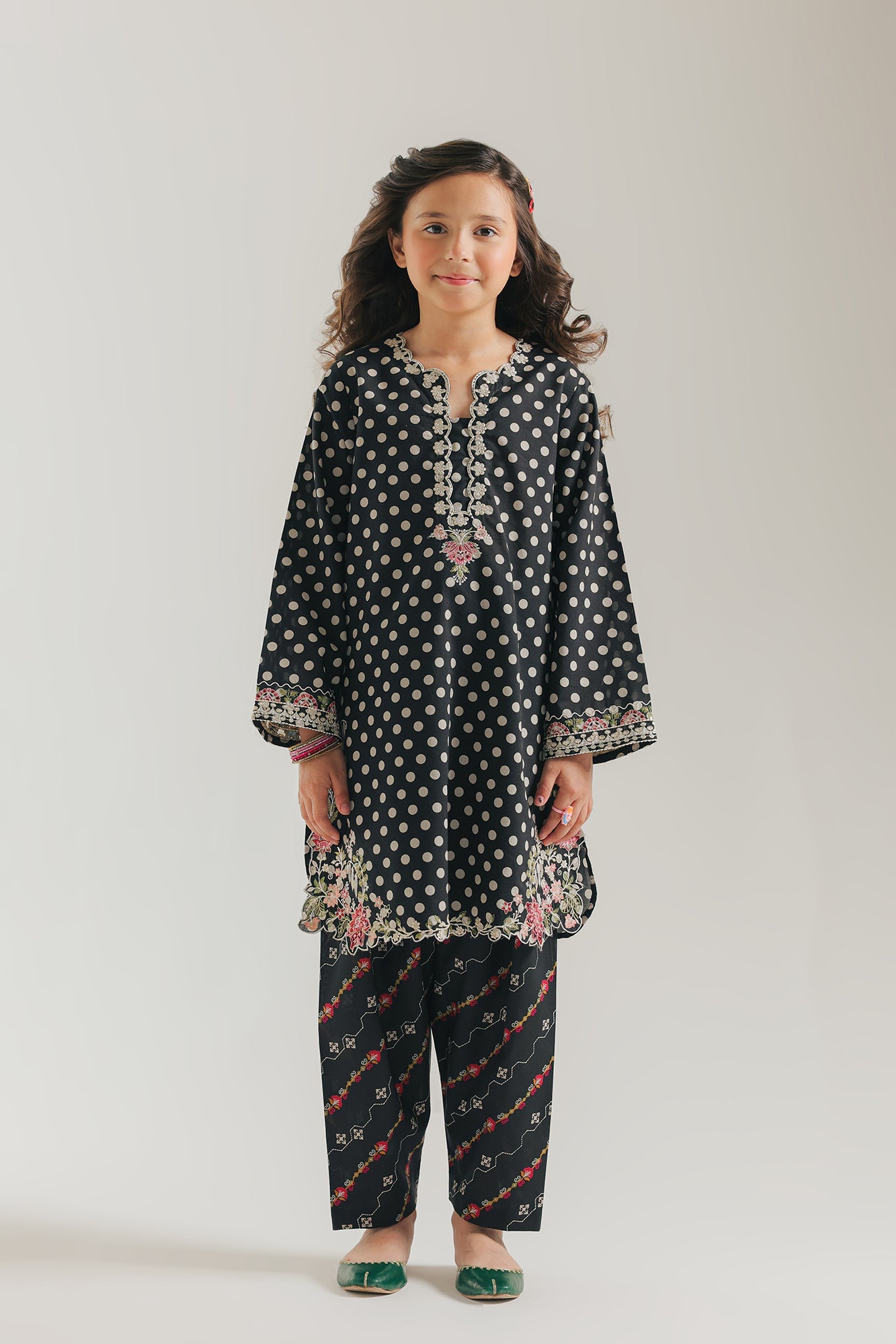EMBROIDERED SUIT (E0995/404/901 E0995/304/901)
