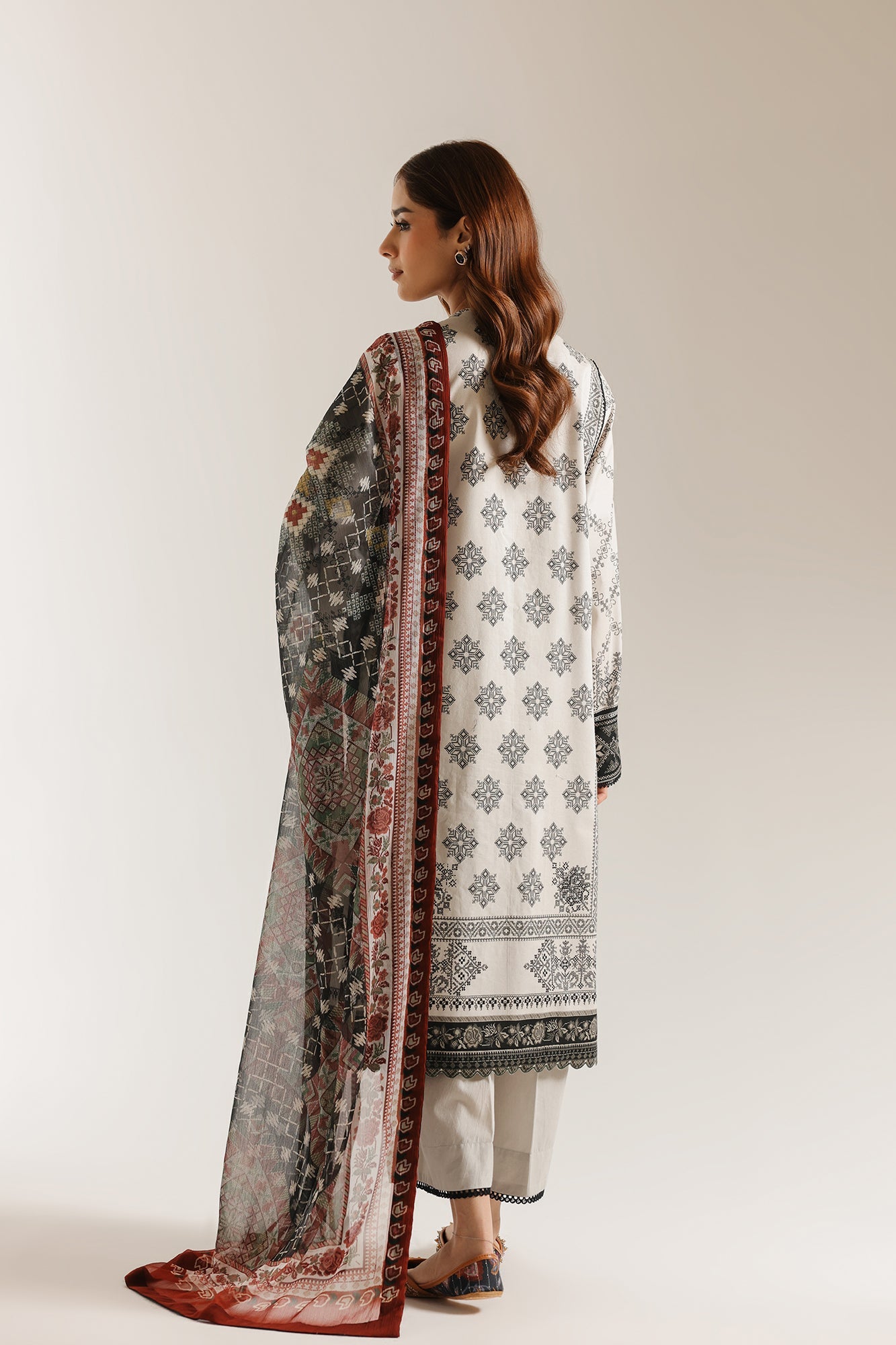 EMBROIDERED SUIT (E1002/203/003)