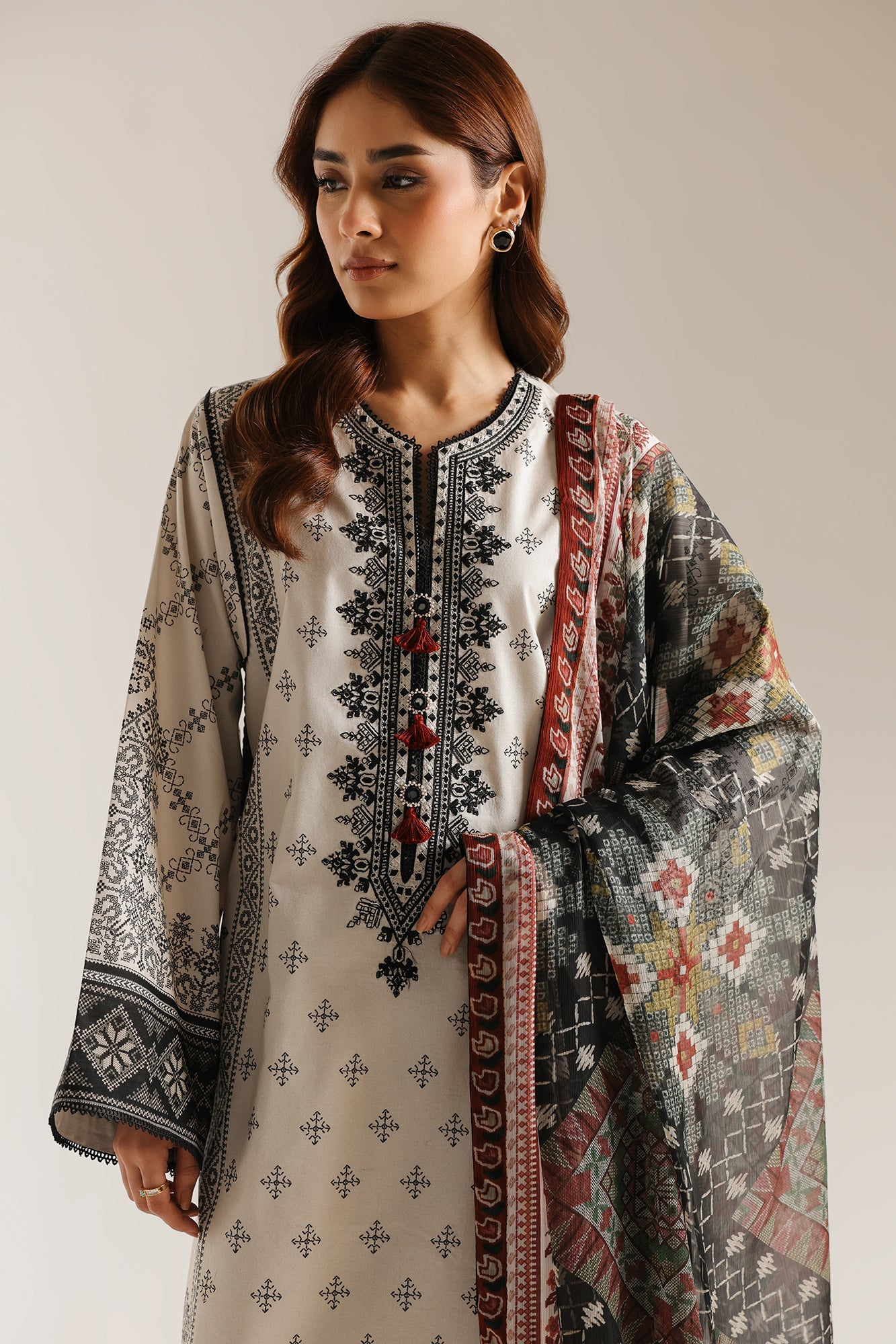EMBROIDERED SUIT (E1002/203/003)